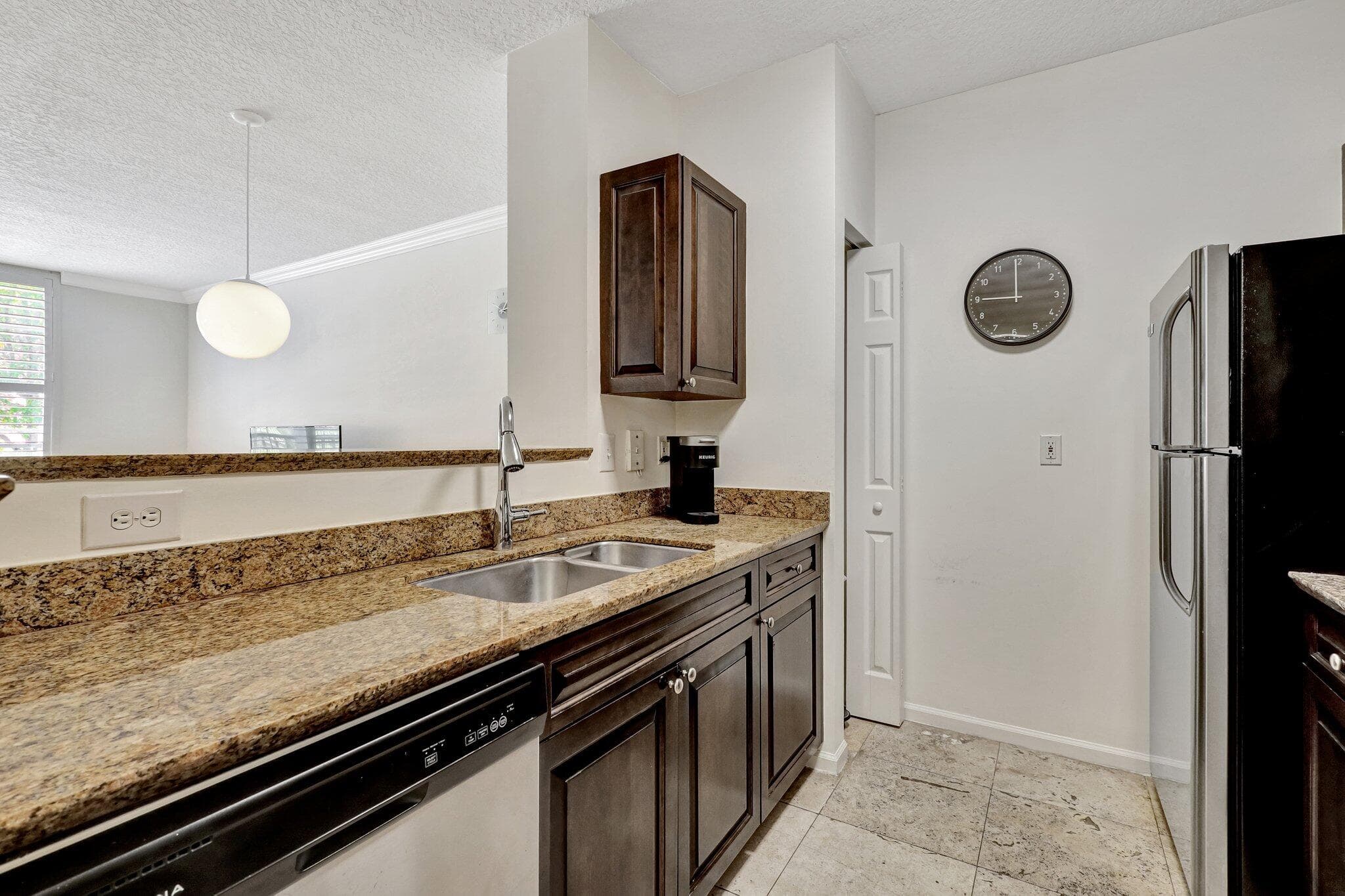 580 S Sapodilla Avenue 105, West Palm Beach, FL 33401 — photo 4 of 24