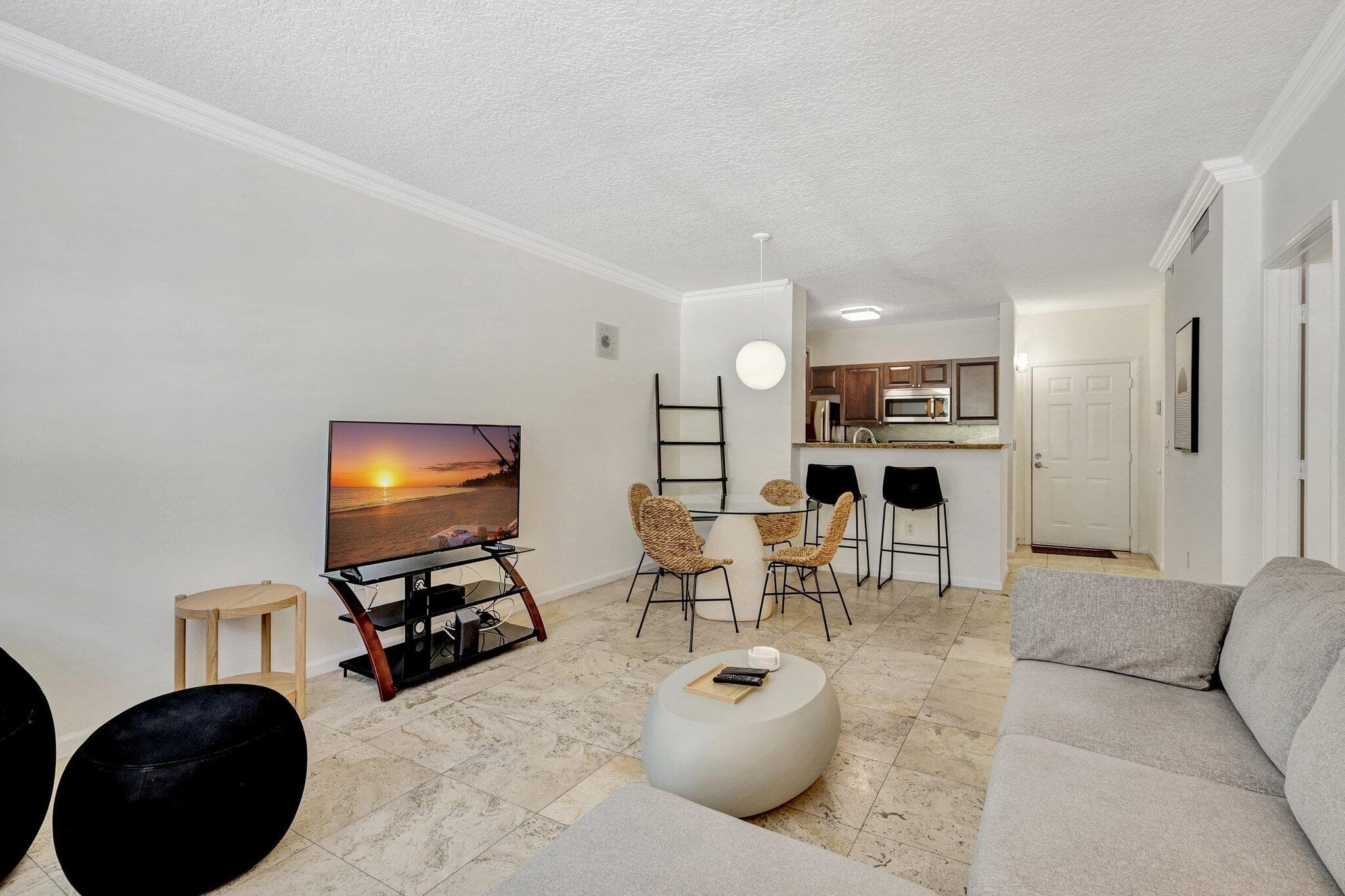 580 S Sapodilla Avenue 105, West Palm Beach, FL 33401 — photo 11 of 24