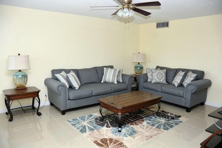 3400 Springdale Boulevard 316, Palm Springs, FL 33461 — photo 2 of 10