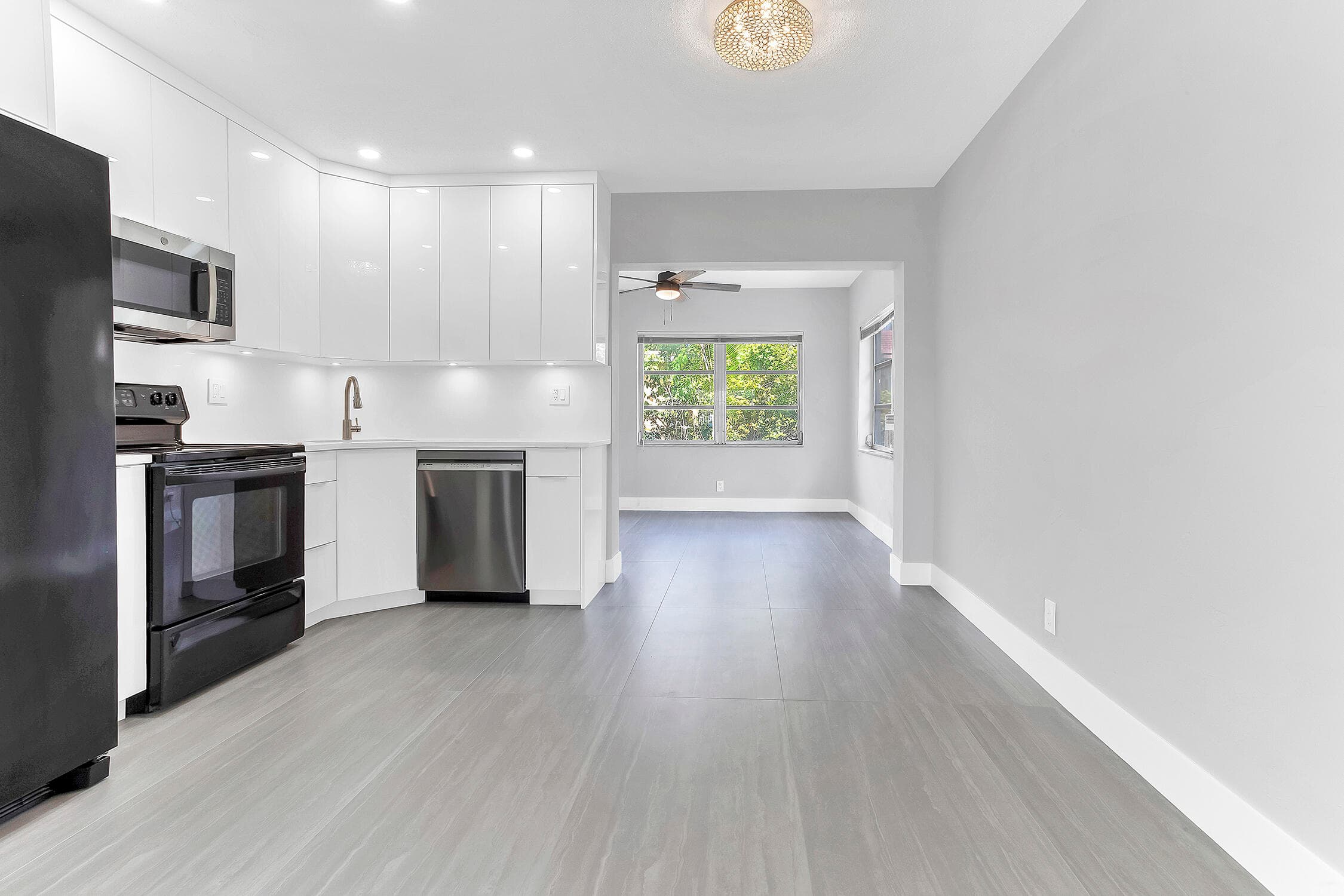 7609 NW 70 Avenue, Tamarac, FL 33321 — photo 7 of 28