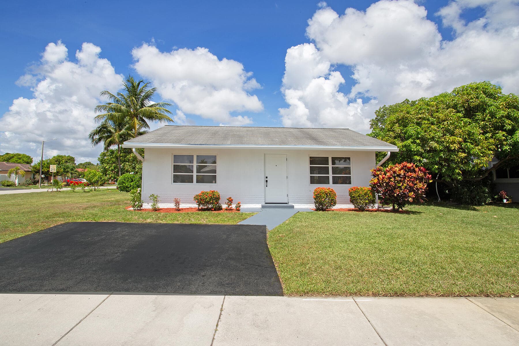 7609 NW 70 Avenue, Tamarac, FL 33321 — photo 1 of 28