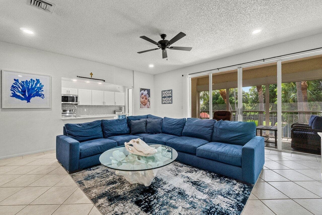 103 Half Moon Circle E2, Hypoluxo, FL 33462 — photo 4 of 43