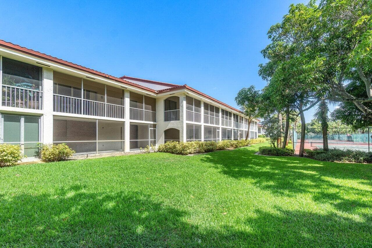 103 Half Moon Circle E2, Hypoluxo, FL 33462 — photo 30 of 43