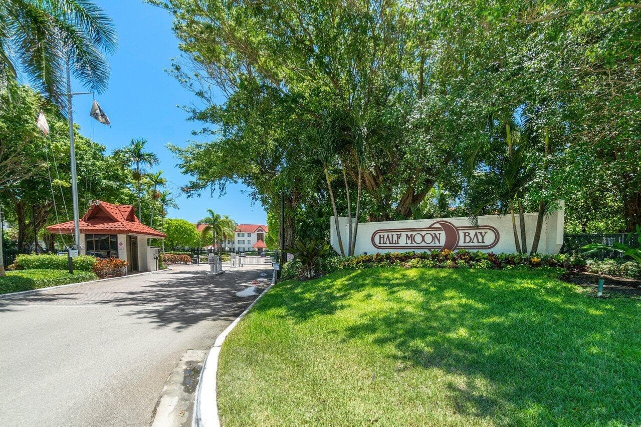 103 Half Moon Circle E2, Hypoluxo, FL 33462 — photo 39 of 43