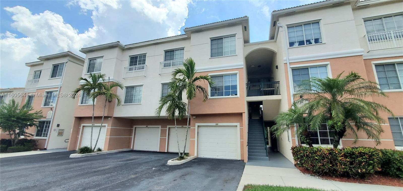 2103 Myrtlewood Circle E 2103, Palm Beach Gardens, FL 33418 — photo 1 of 26