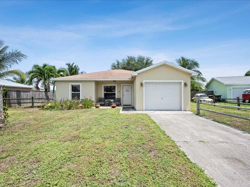 913 SE Forrest Park Drive, Stuart, FL 34994 — photo 5 of 15