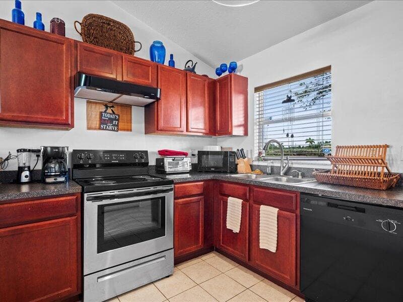 913 SE Forrest Park Drive, Stuart, FL 34994 — photo 4 of 15