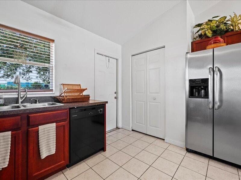 913 SE Forrest Park Drive, Stuart, FL 34994 — photo 8 of 15