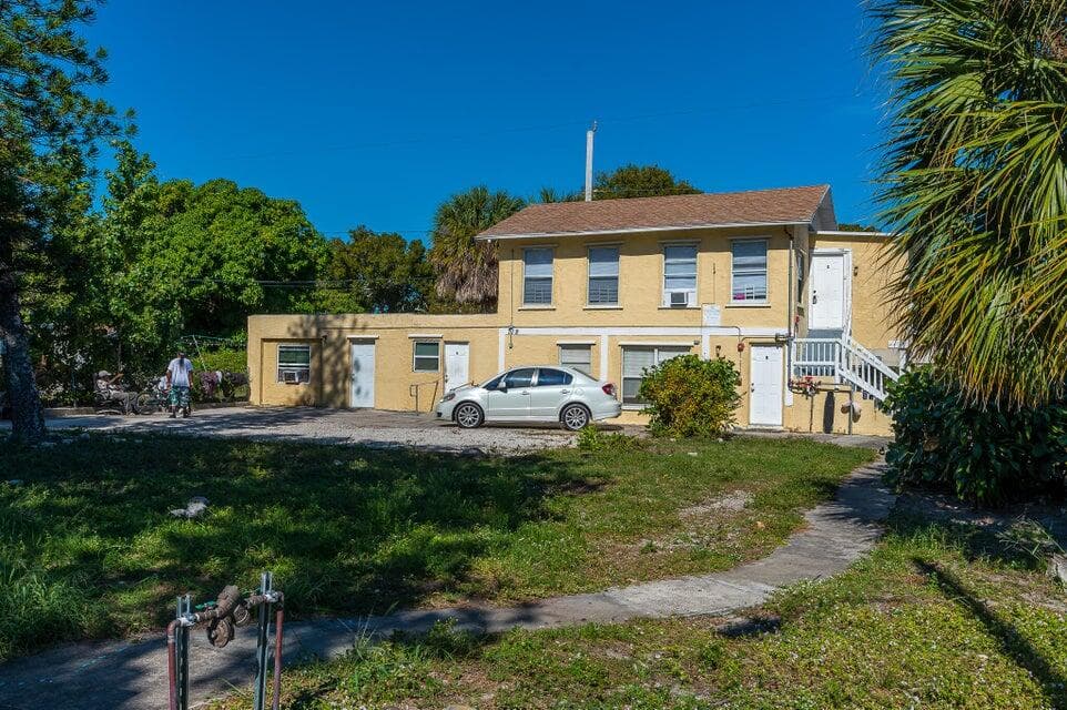 719 52nd Street B, West Palm Beach, FL 33407 — photo 1 of 1