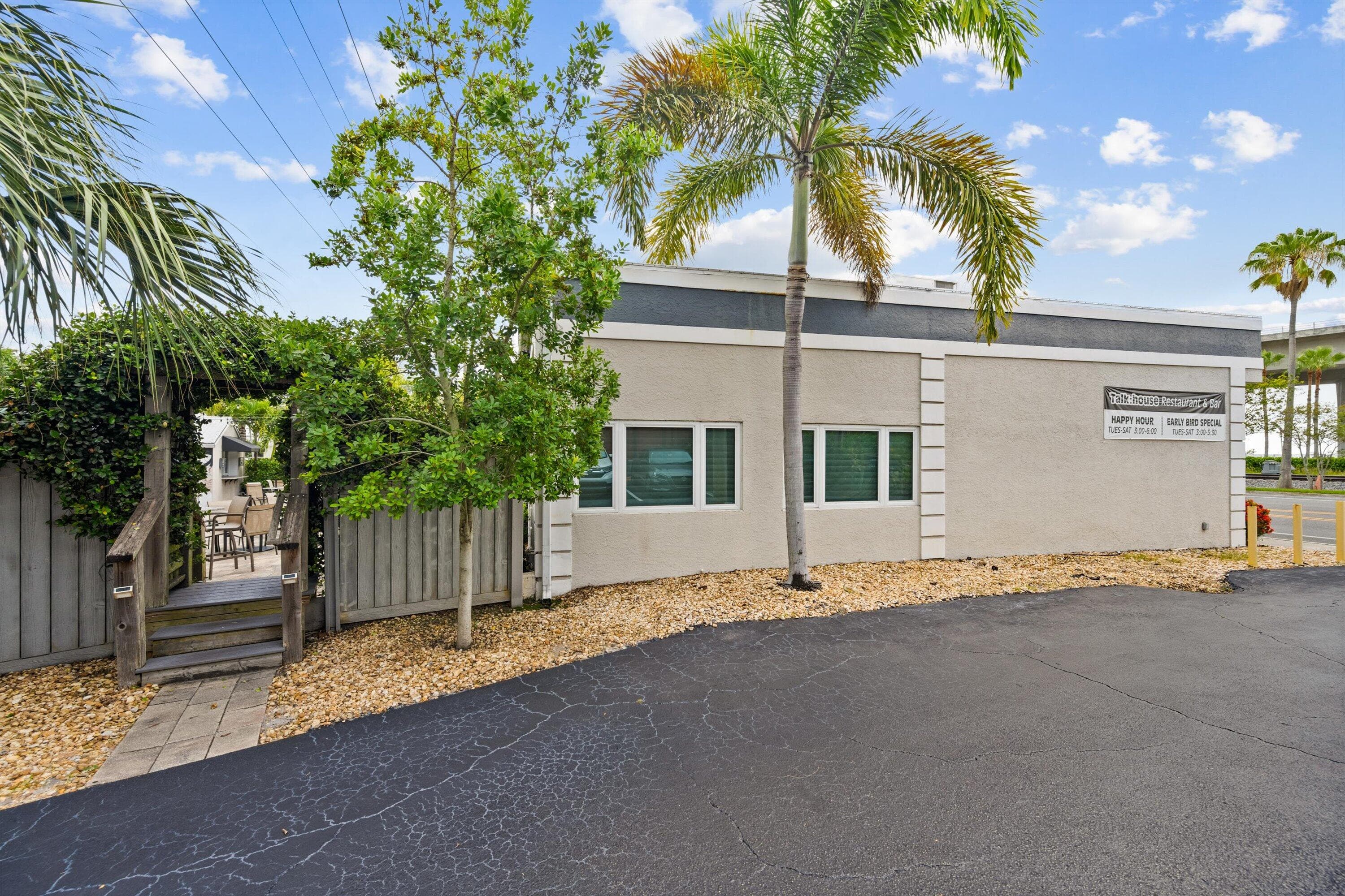 514 NW Dixie Highway, Stuart, FL 34994 — photo 3 of 64