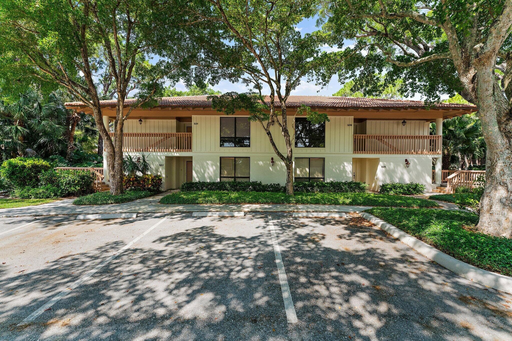 527 Brackenwood Place, Palm Beach Gardens, FL 33418 — photo 1 of 35