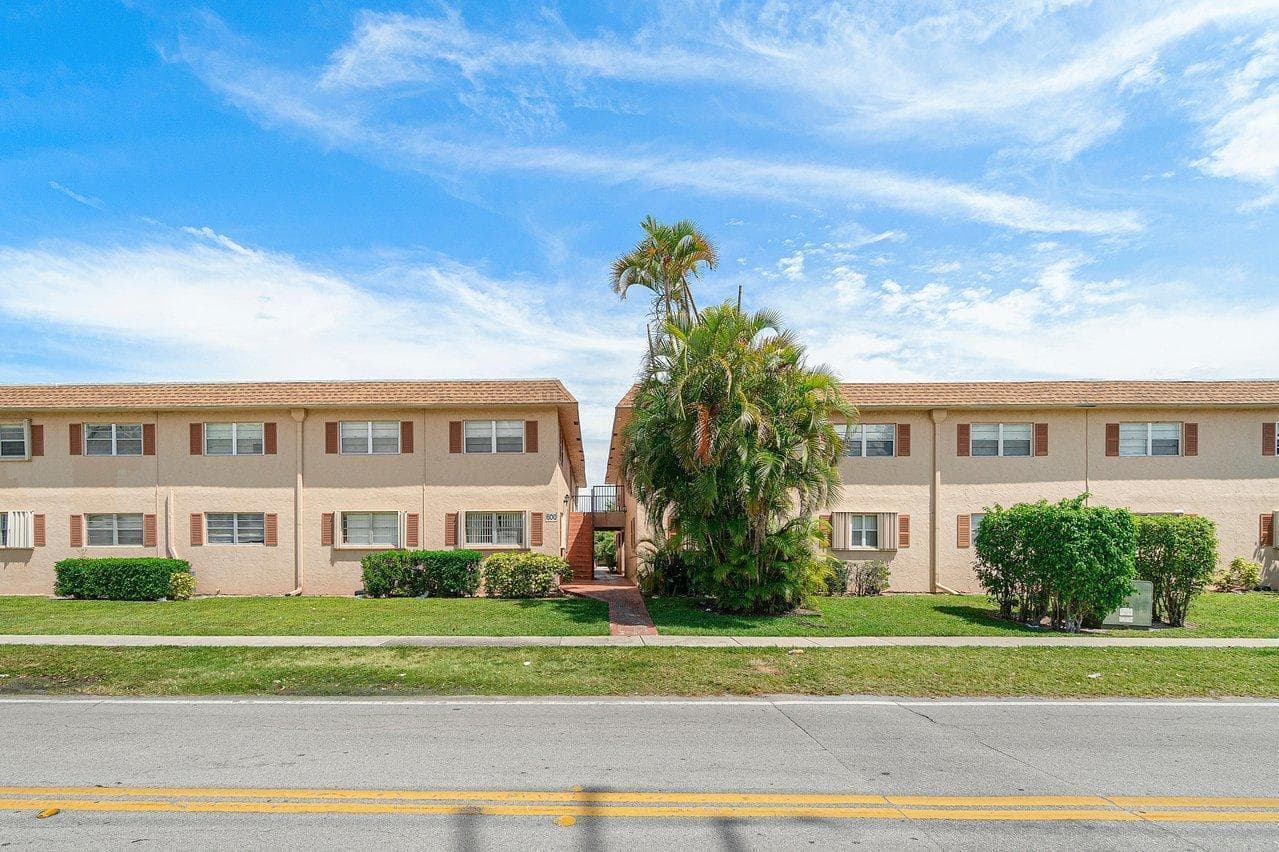600 SW 2nd 2390 Avenue 2390, Boca Raton, FL 33432 — photo 3 of 18