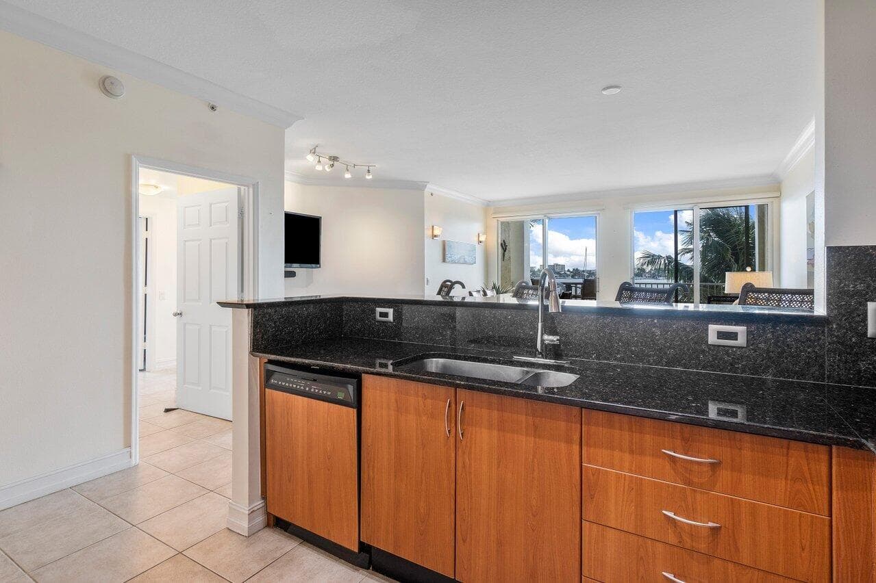 806 E Windward 301 Way 301, Lantana, FL 33462 — photo 17 of 45