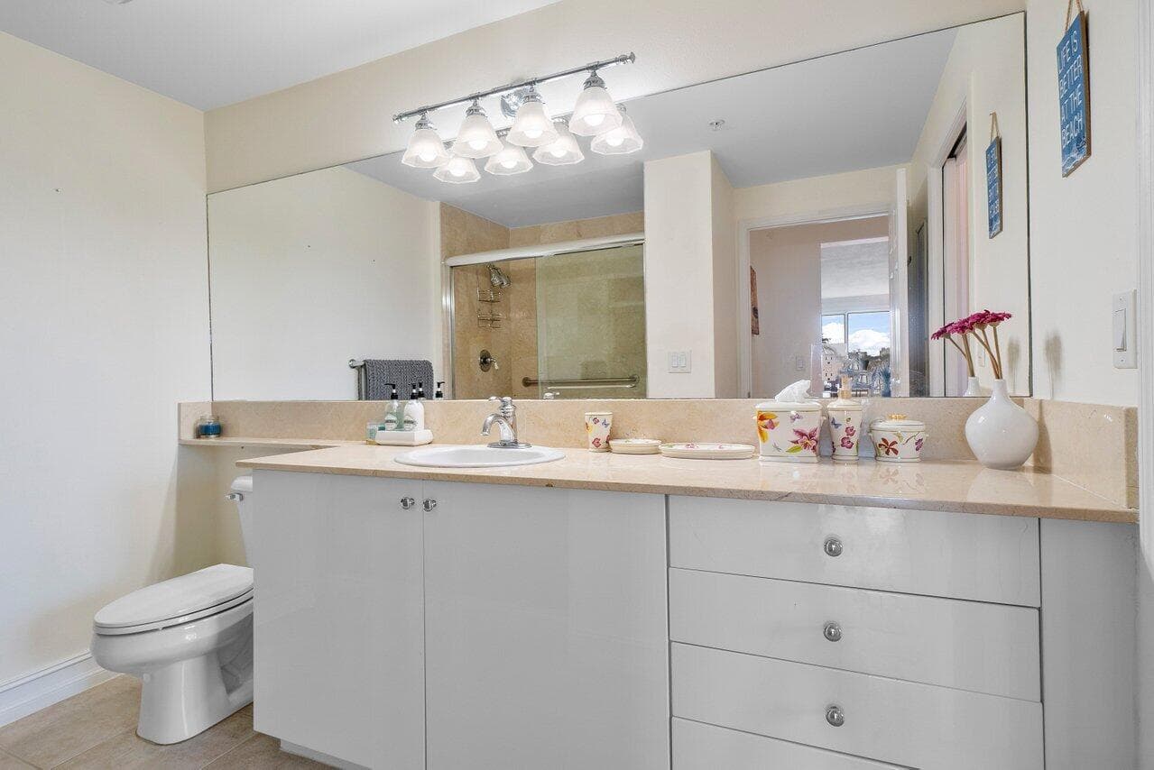 806 E Windward 301 Way 301, Lantana, FL 33462 — photo 18 of 45