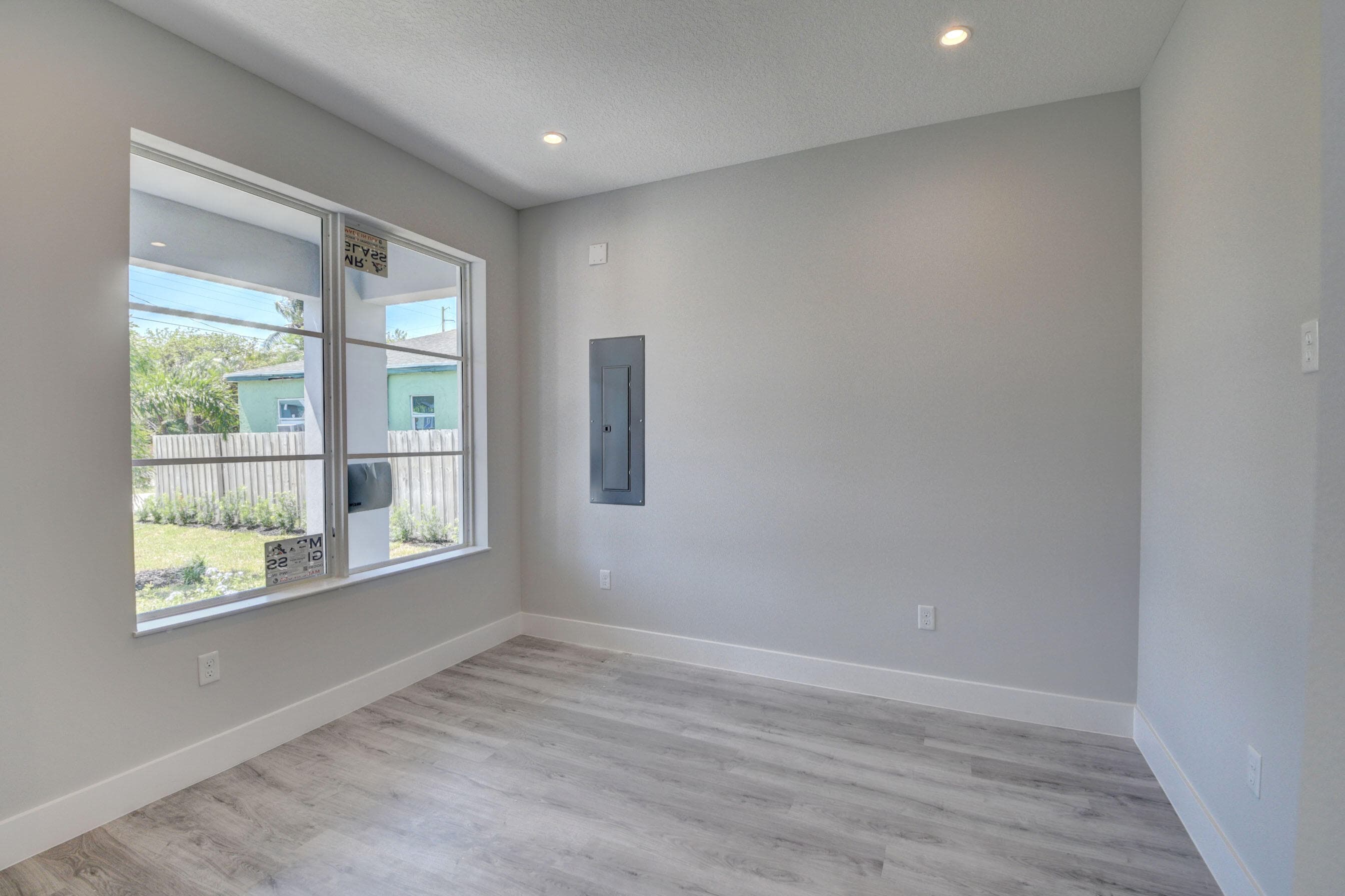 715 NW 1st Street, Delray Beach, FL 33444 — photo 6 of 39