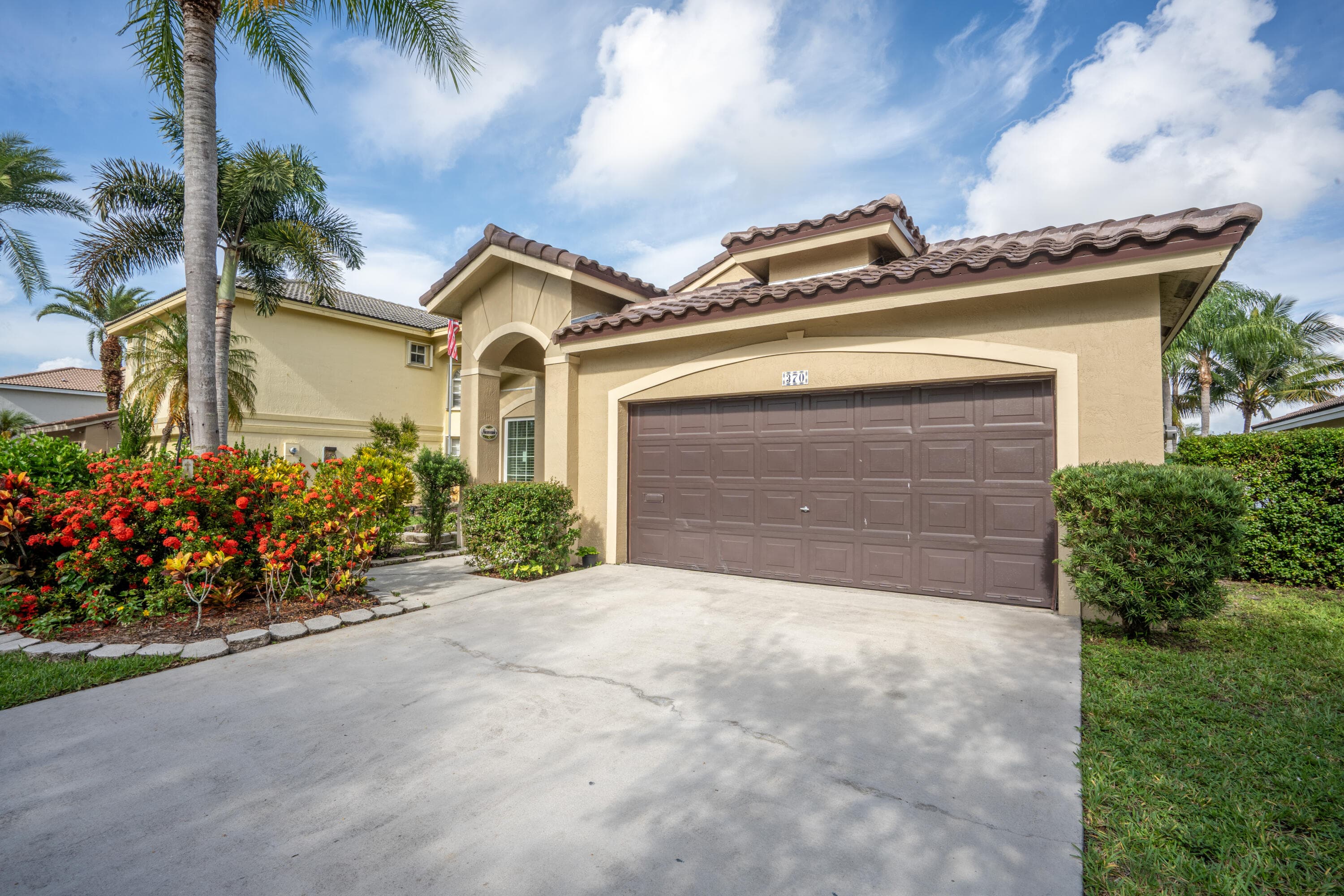 370 SW 203rd Avenue, Pembroke Pines, FL 33029 — photo 4 of 40