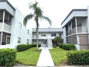 946 Flanders T 946 T, Delray Beach, FL 33484 — photo 4 of 11