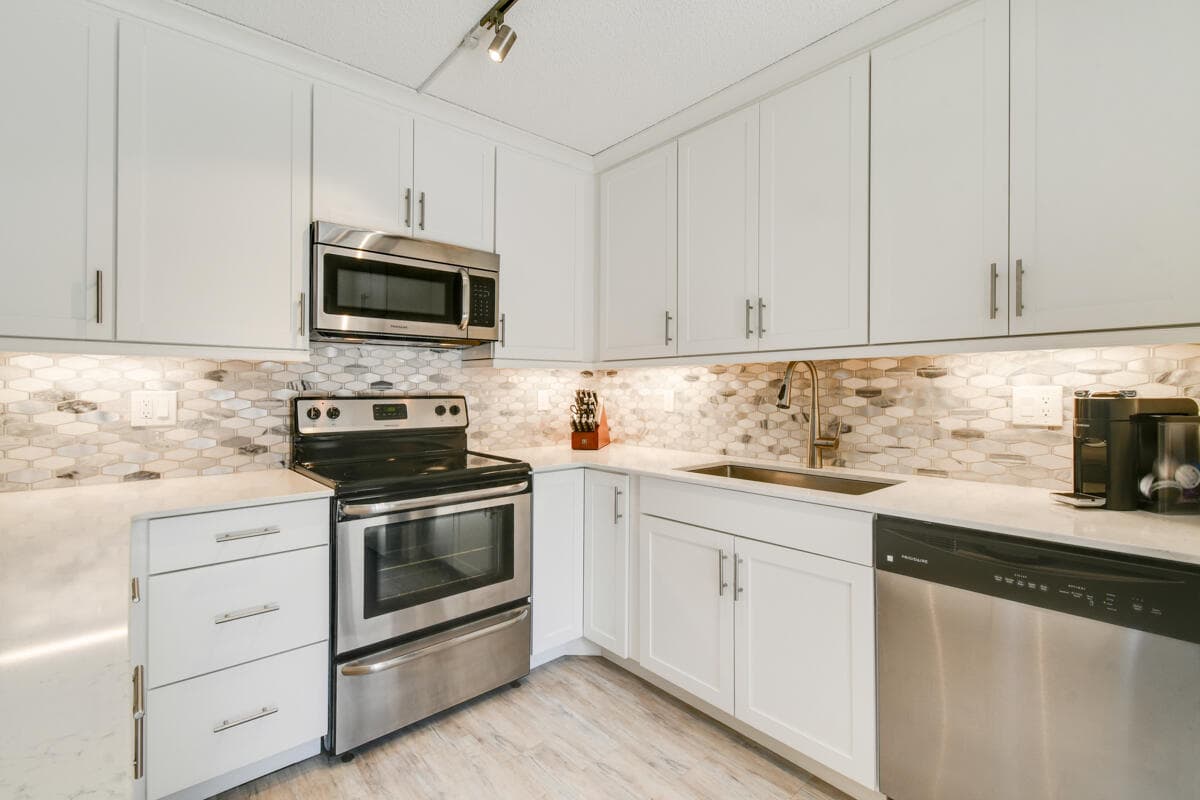 630 6th Terrace, Palm Beach Gardens, FL 33418 — photo 13 of 56