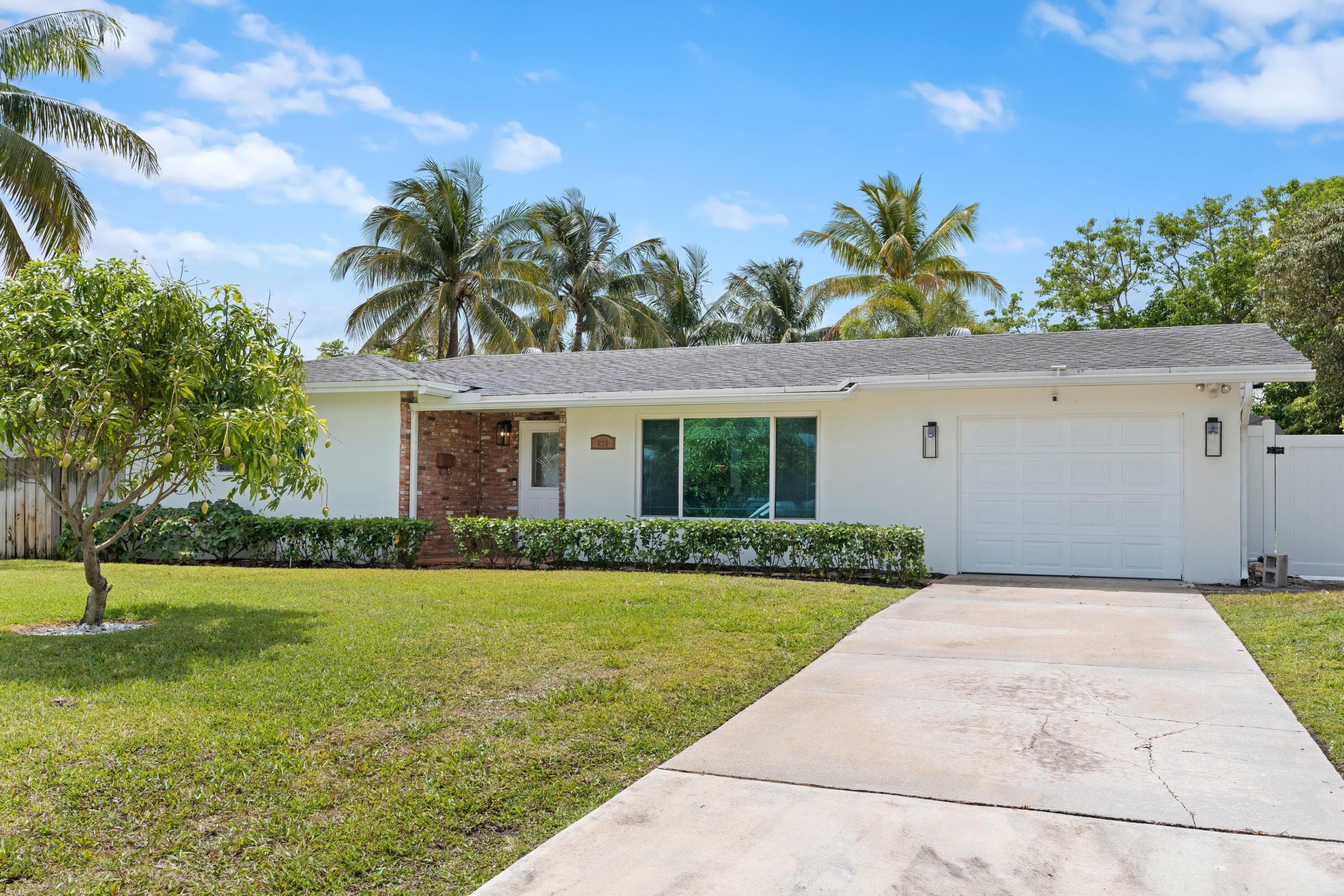 226 SW 13th Avenue SW, Boynton Beach, FL 33435 — photo 2 of 16