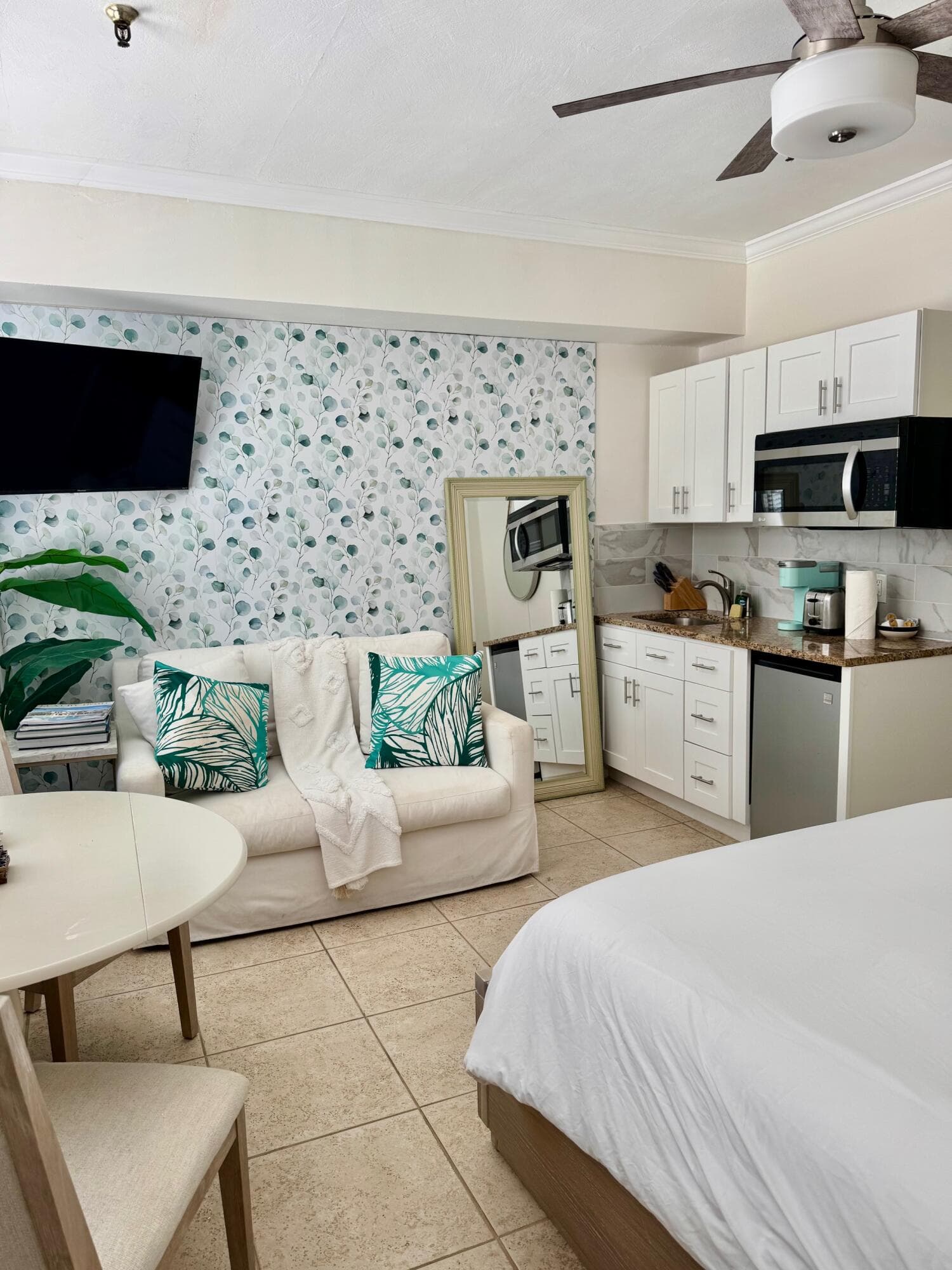 235 Sunrise Avenue Unit # 2008, Palm Beach, FL 33480 — photo 4 of 20