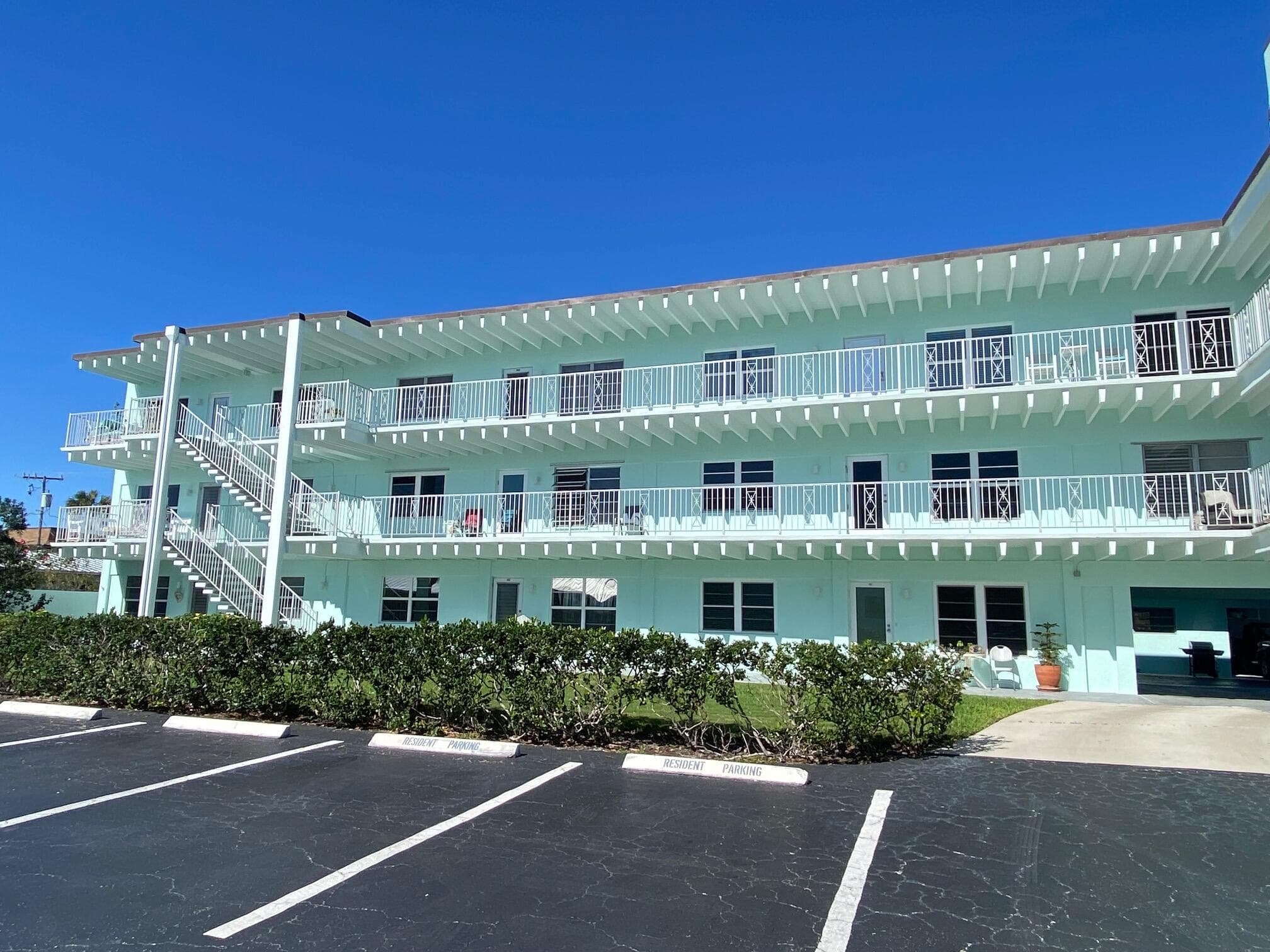 219 Lakeview 102 Avenue 102, Lantana, FL 33462 — photo 1 of 29