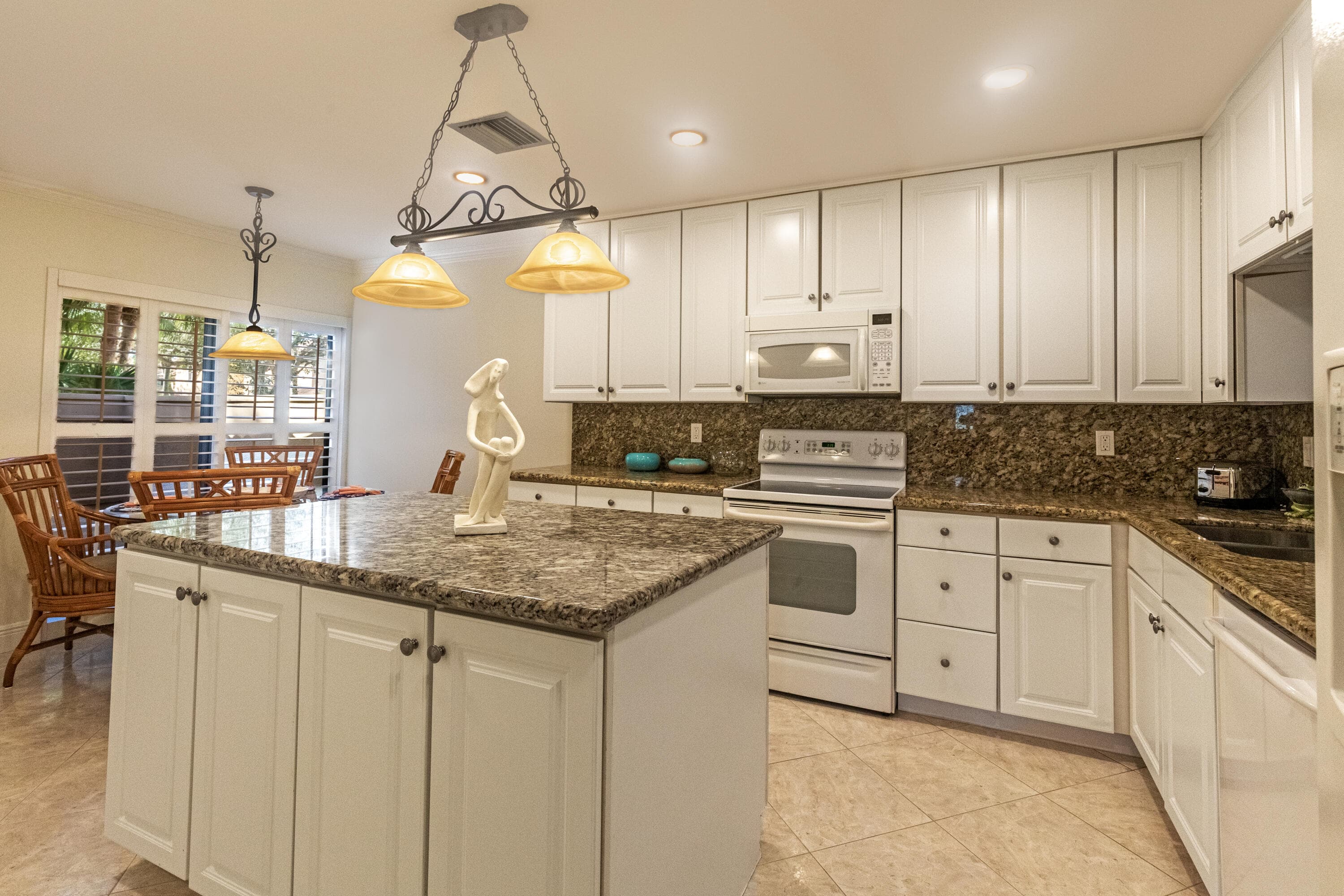 533 Prestwick Circle, Palm Beach Gardens, FL 33418 — photo 12 of 41