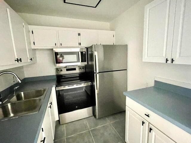 226 Canturbury J, West Palm Beach, FL 33417 — photo 1 of 24
