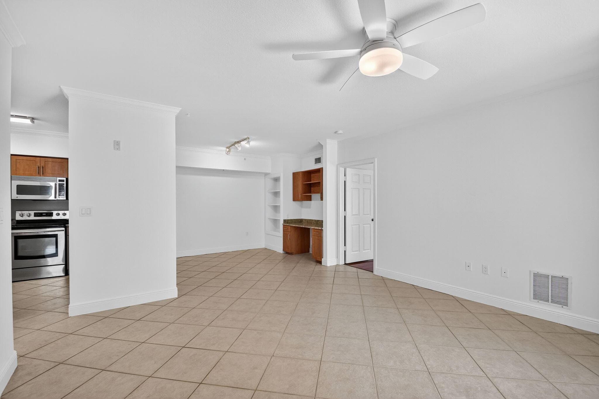 6511 Emerald Dunes Drive 304, West Palm Beach, FL 33411 — photo 20 of 75