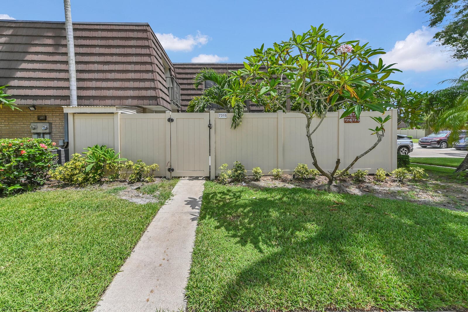 7315 73rd Way, West Palm Beach, FL 33407 — photo 3 of 19