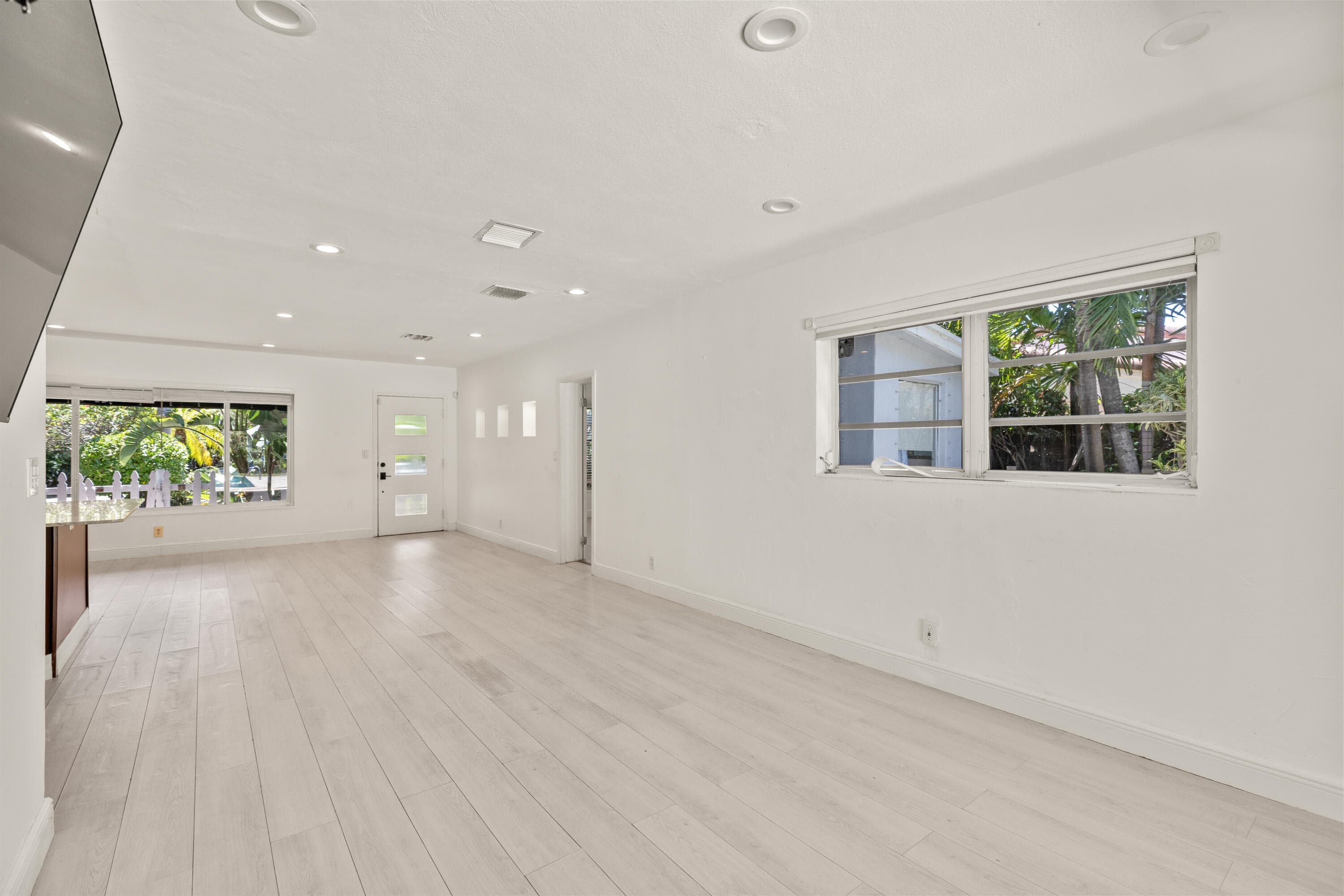 1637 N Victoria Park Road, Fort Lauderdale, FL 33305 — photo 7 of 35
