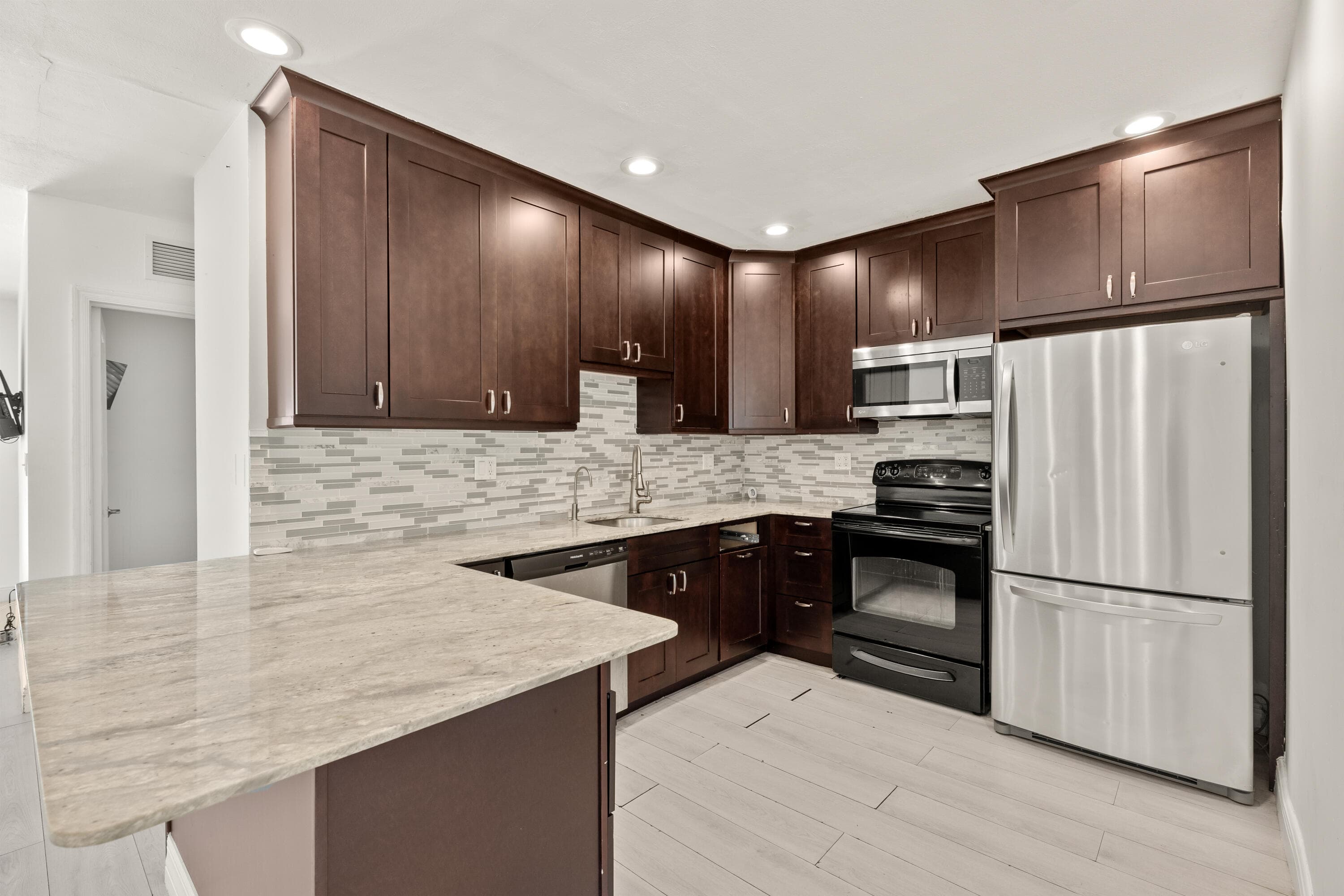 1637 N Victoria Park Road, Fort Lauderdale, FL 33305 — photo 3 of 35