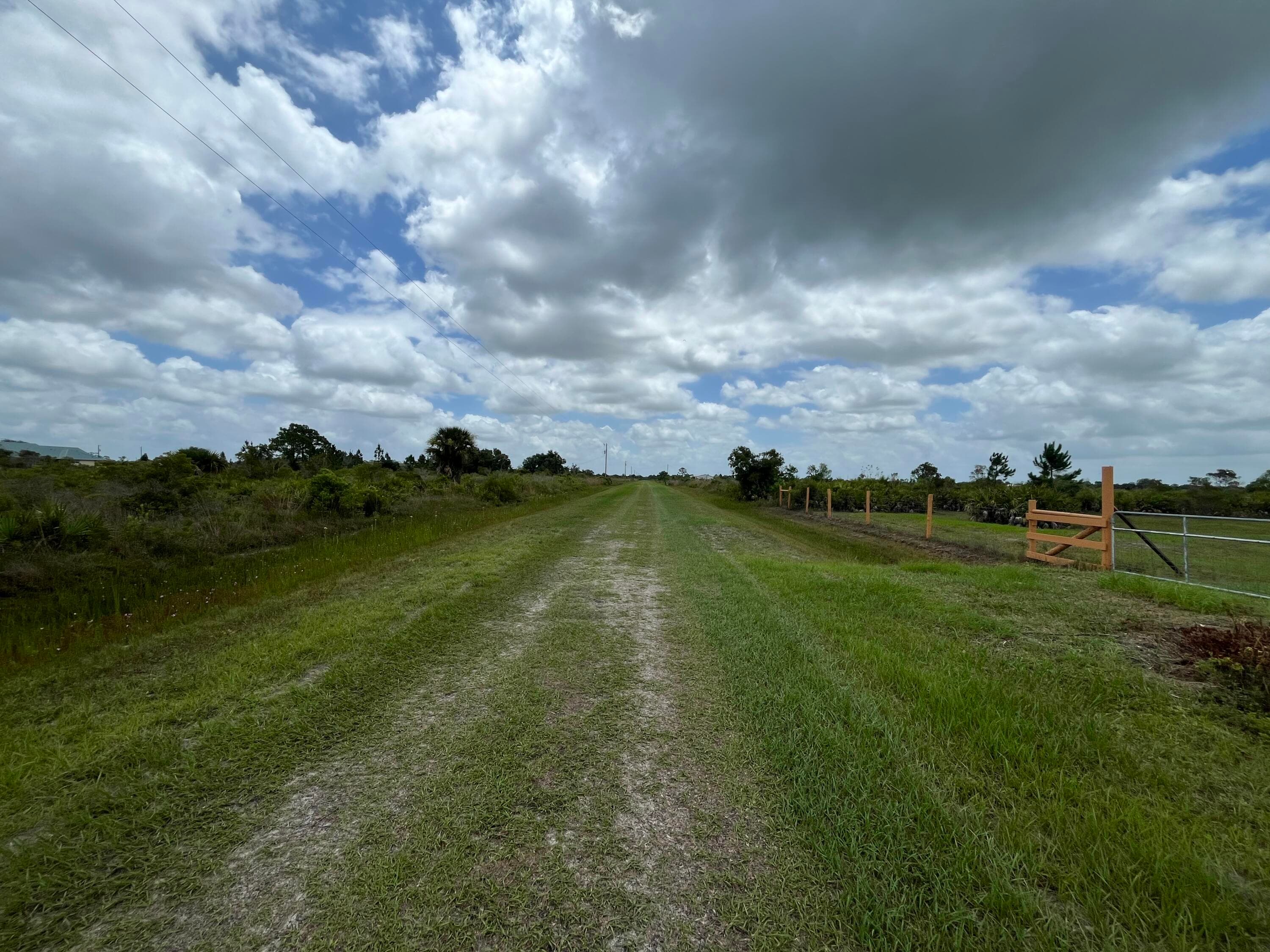 19092 NW 250th Street, Okeechobee, FL 34972 — photo 3 of 11