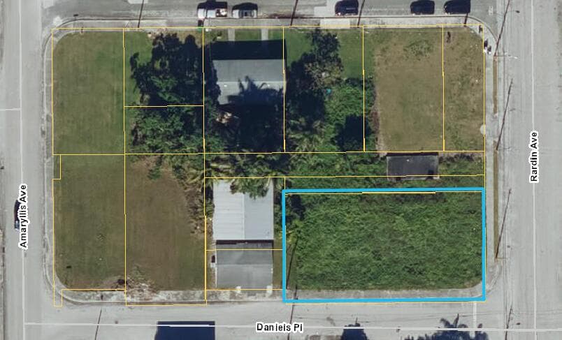 * Daniel Place, Pahokee, FL 33476 — photo