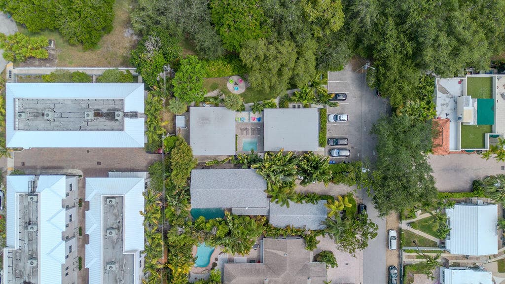 625 NE 13th Avenue, Fort Lauderdale, FL 33304 — photo 8 of 93