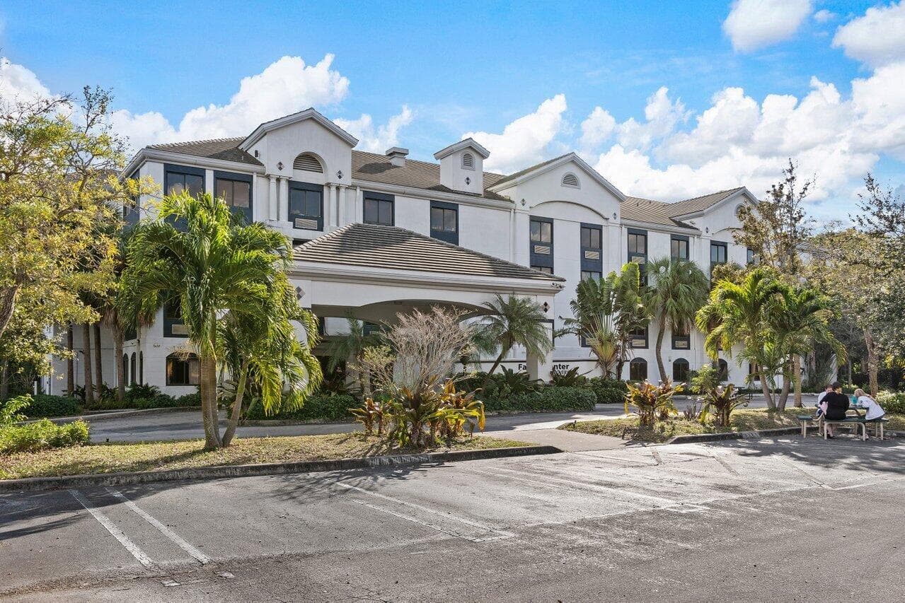 7051 N Seacrest Boulevard, Lantana, FL 33462 — photo 3 of 32
