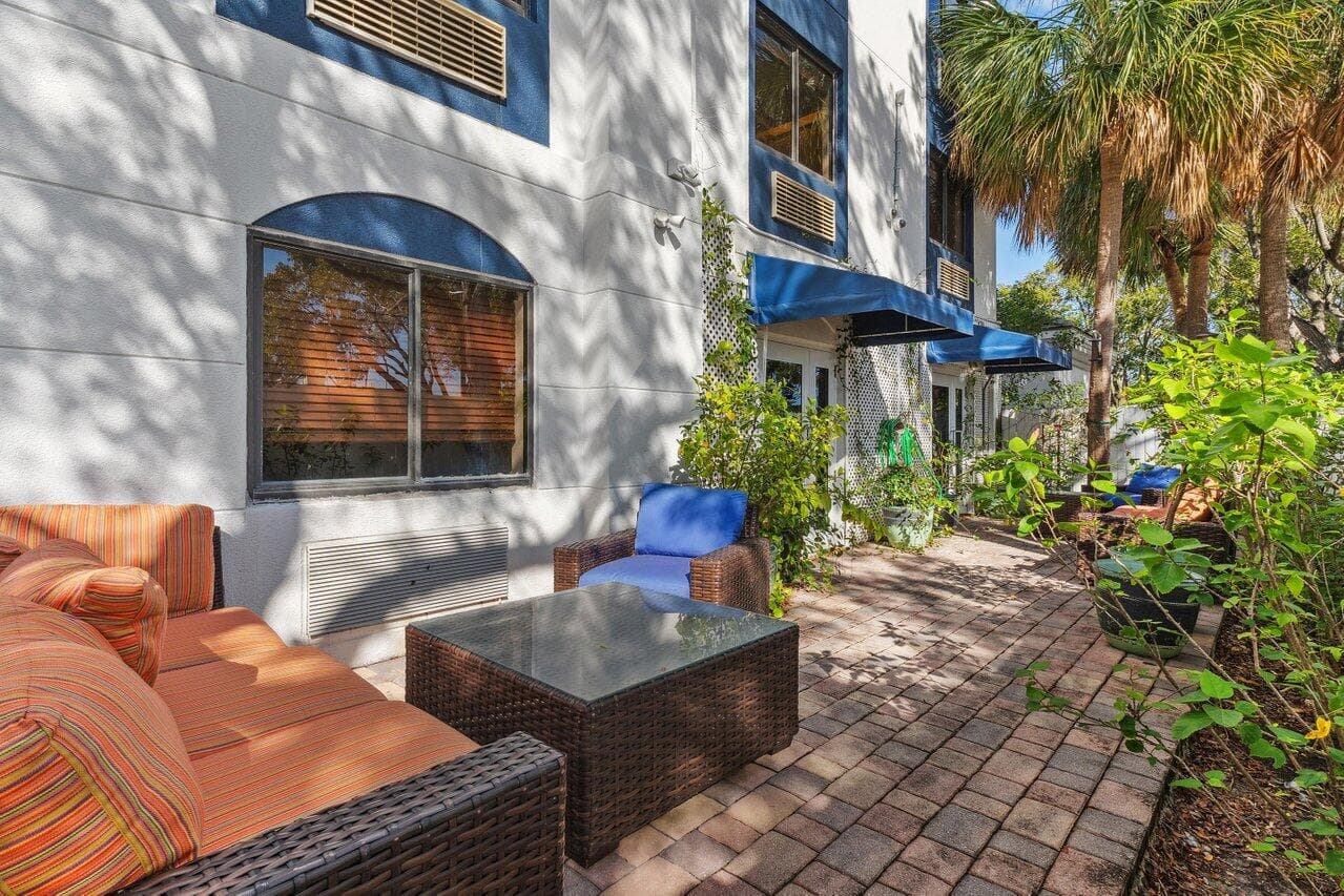 7051 N Seacrest Boulevard, Lantana, FL 33462 — photo 6 of 32