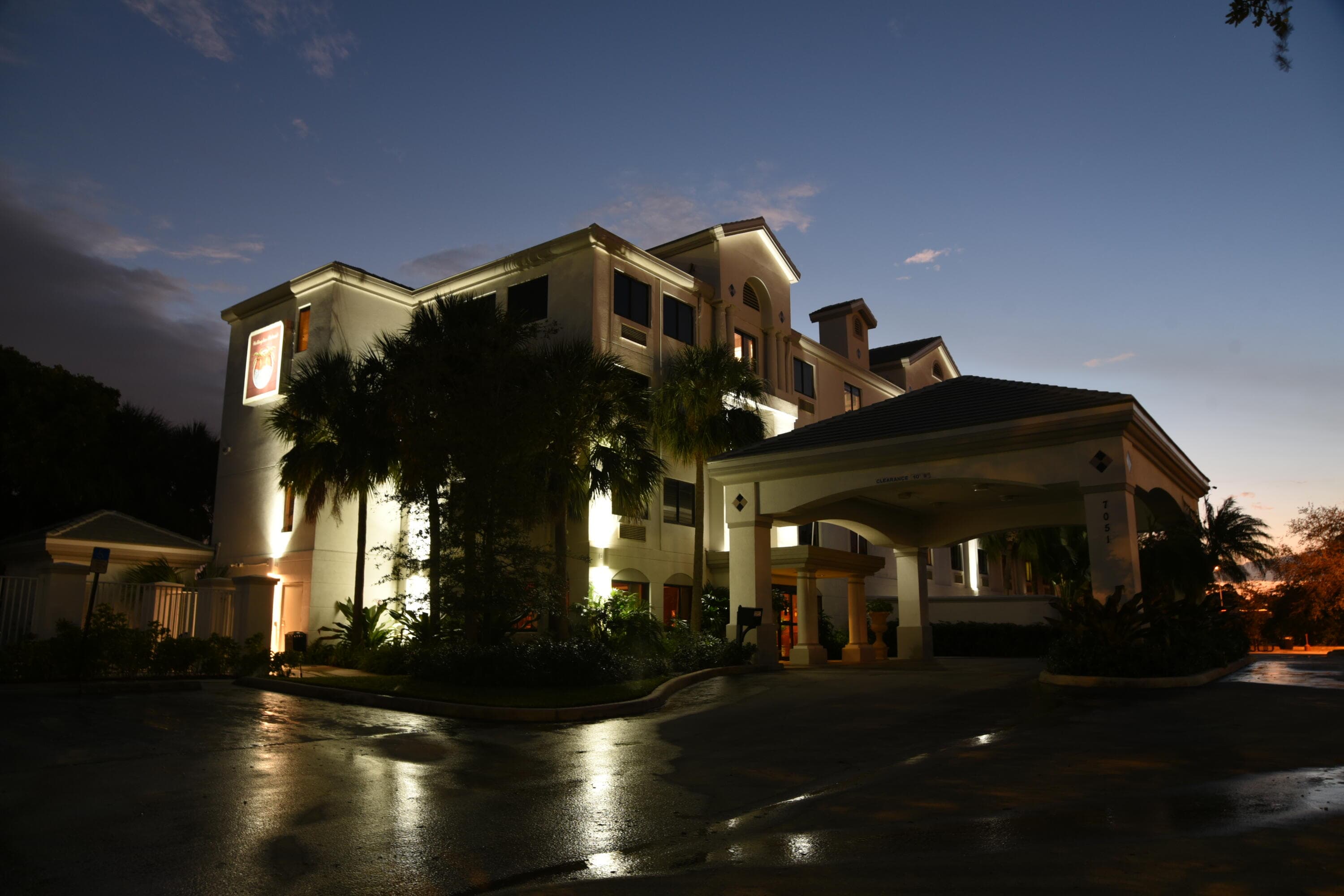 7051 N Seacrest Boulevard, Lantana, FL 33462 — photo 8 of 32