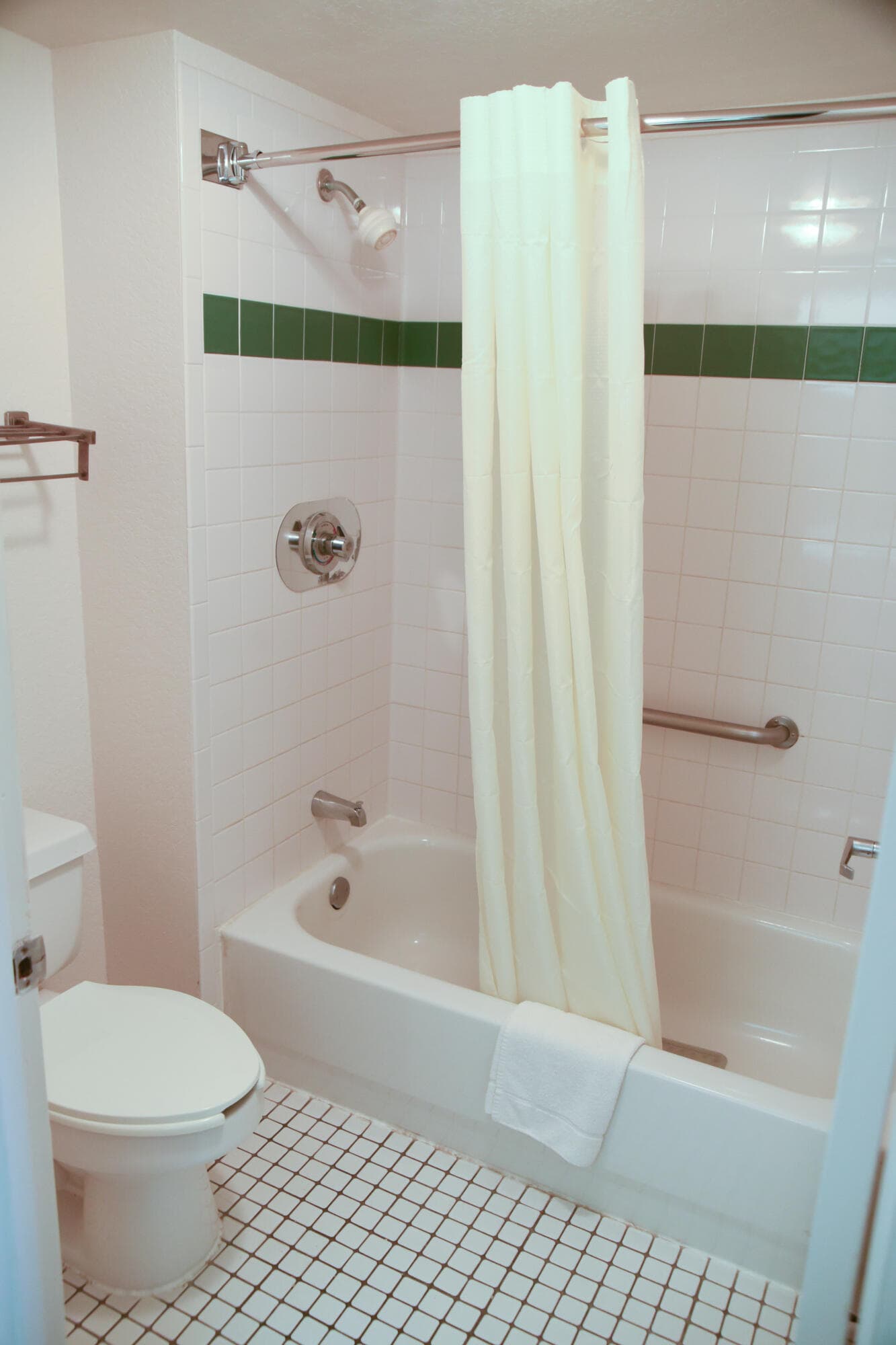 7051 N Seacrest Boulevard, Lantana, FL 33462 — photo 24 of 32