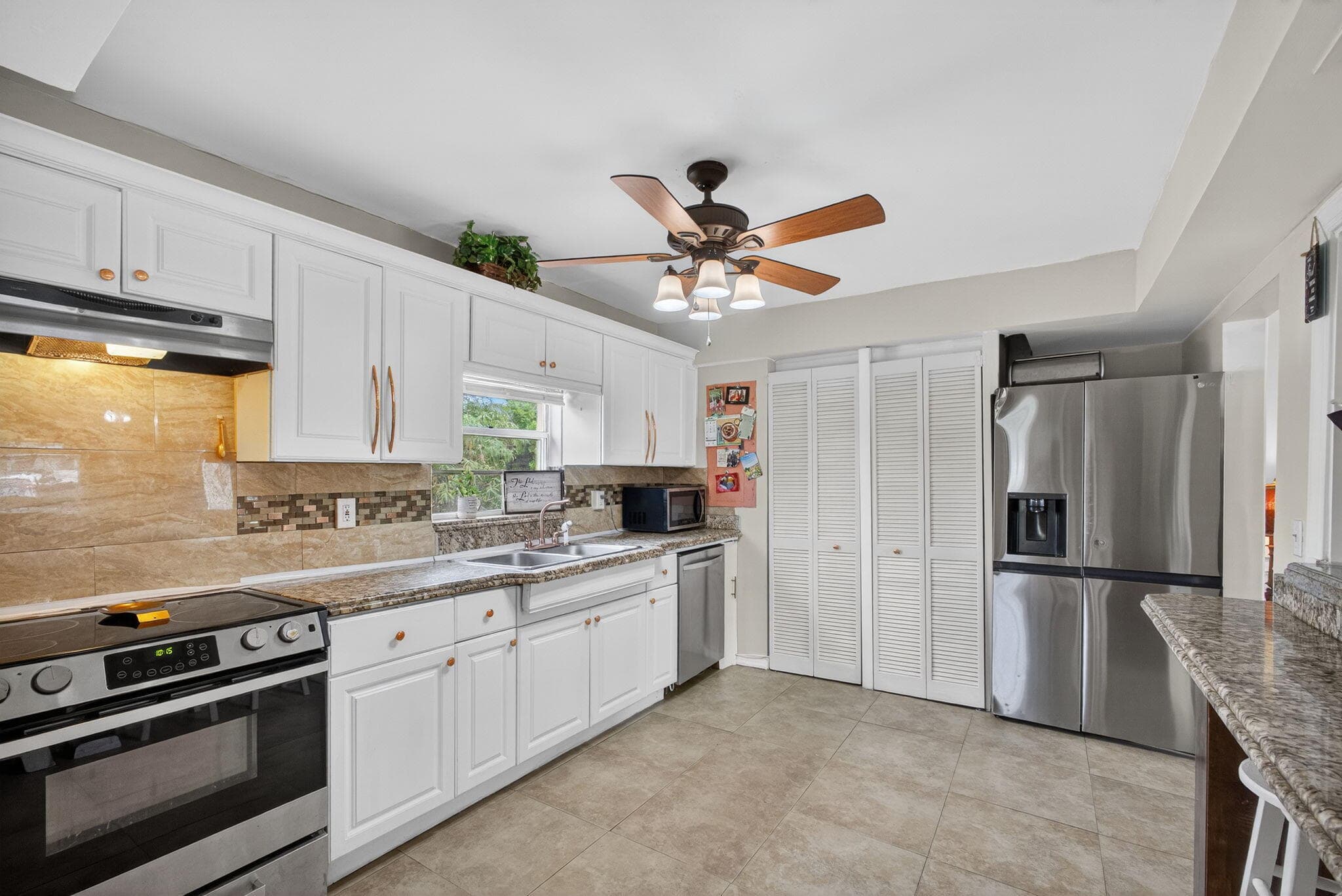 1136 W 7th Street, Riviera Beach, FL 33404 — photo 4 of 56