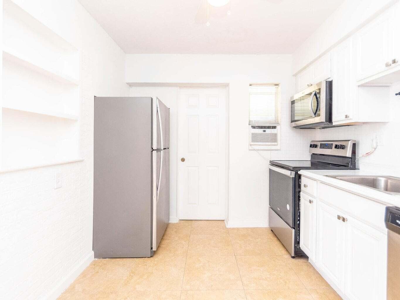 4230 NE 1st Terrace, Oakland Park, FL 33334 — photo 7 of 9