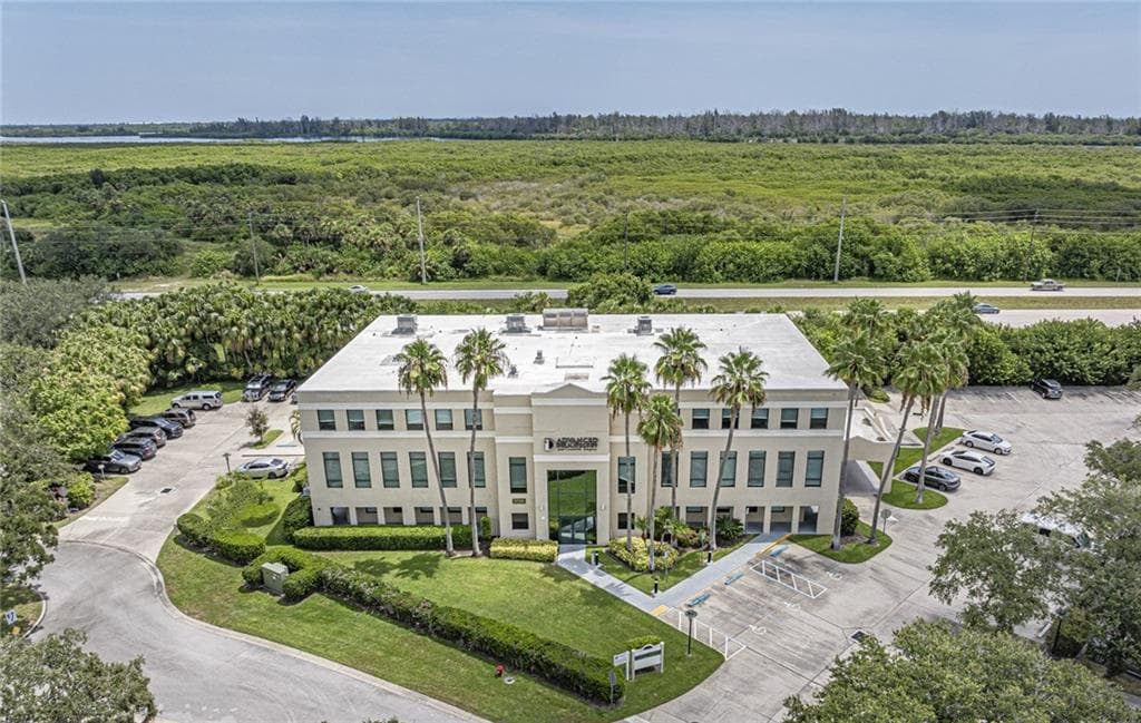 3755 7th Terrace 303 Suite A, Vero Beach, FL 32960 — photo 1 of 36