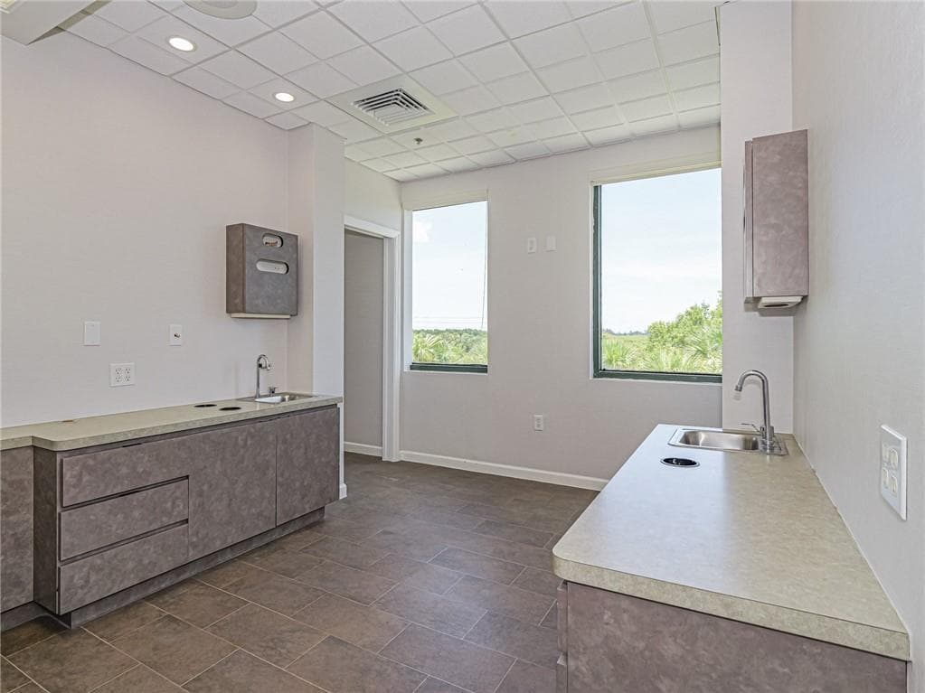 3755 7th Terrace 303 ''Suites'', Vero Beach, FL 32960 — photo 6 of 36