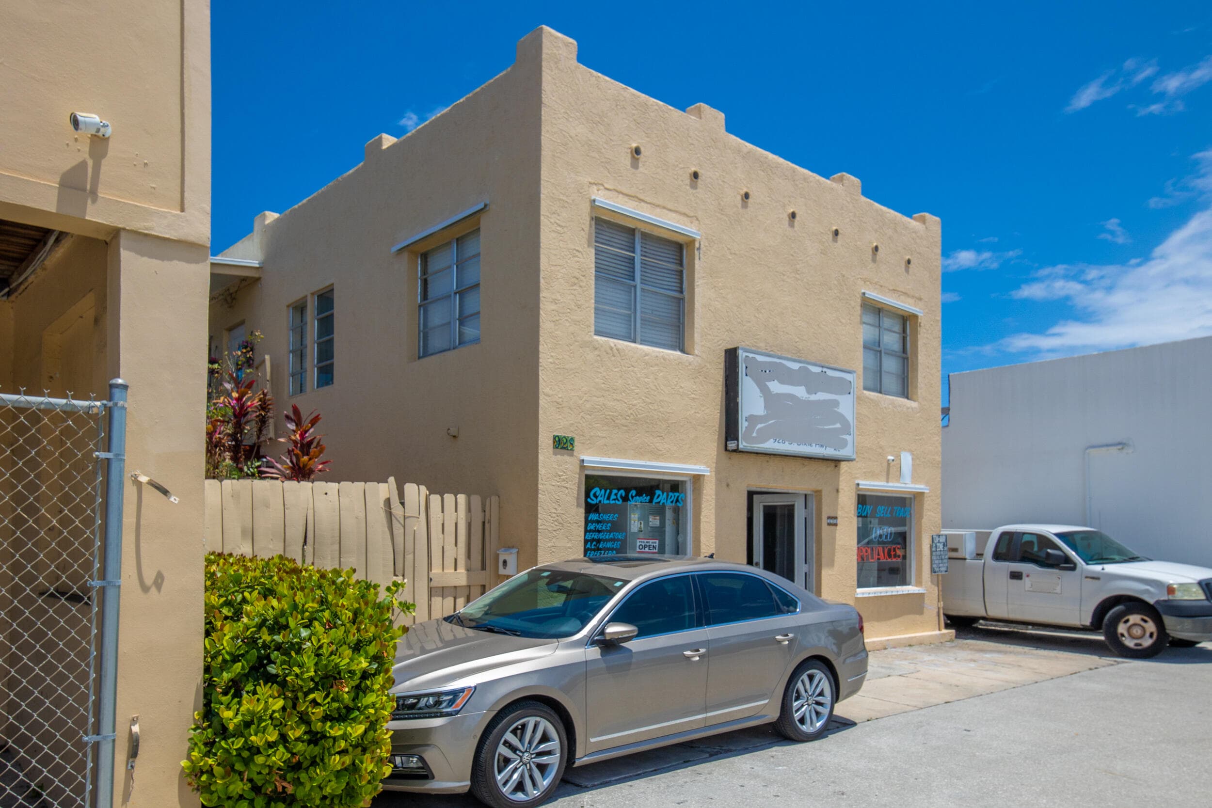 928 S Dixie Highway, Lake Worth Beach, FL 33460 — photo 1 of 11
