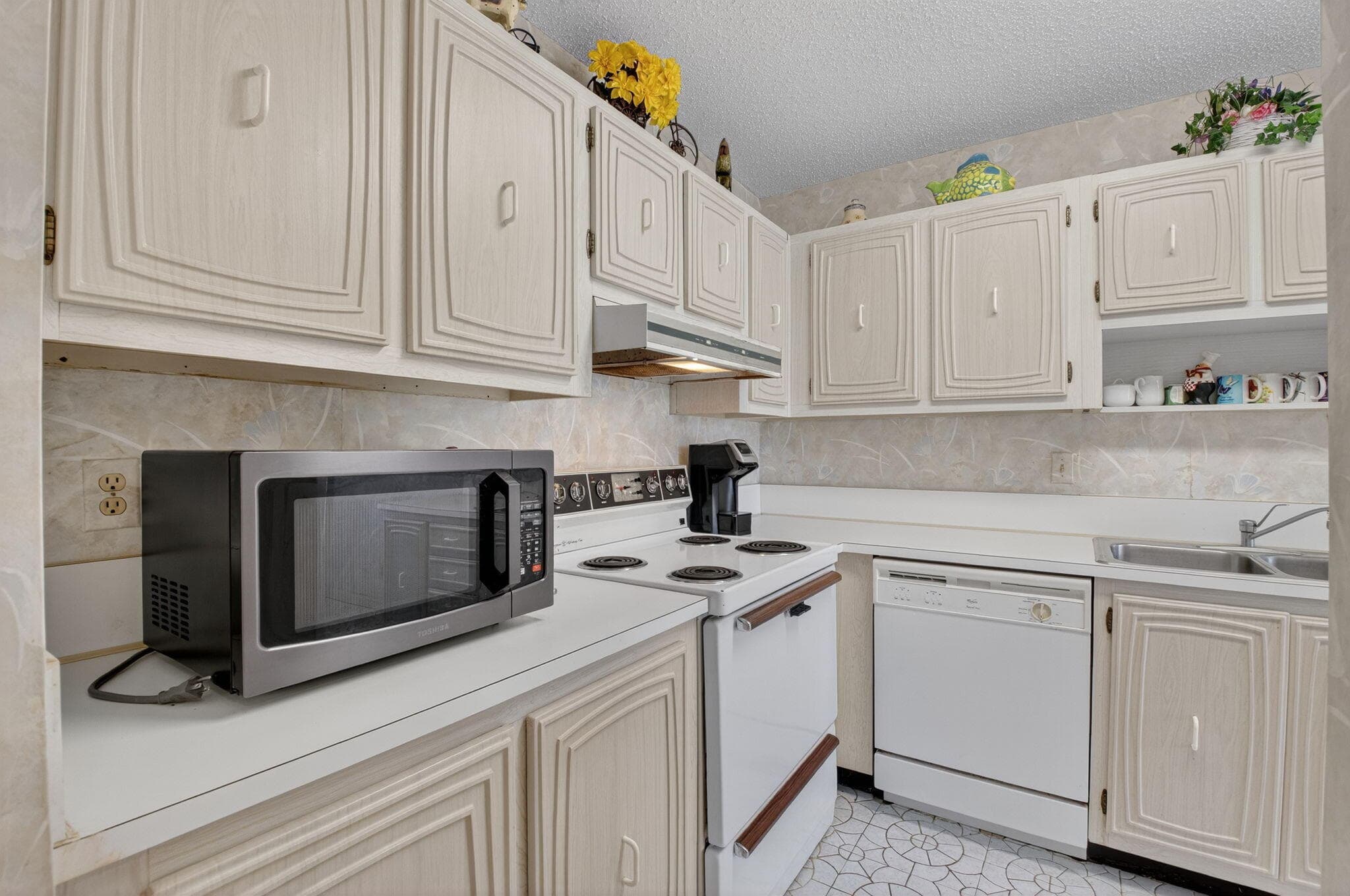 13761 Flora Place A, Delray Beach, FL 33484 — photo 13 of 55