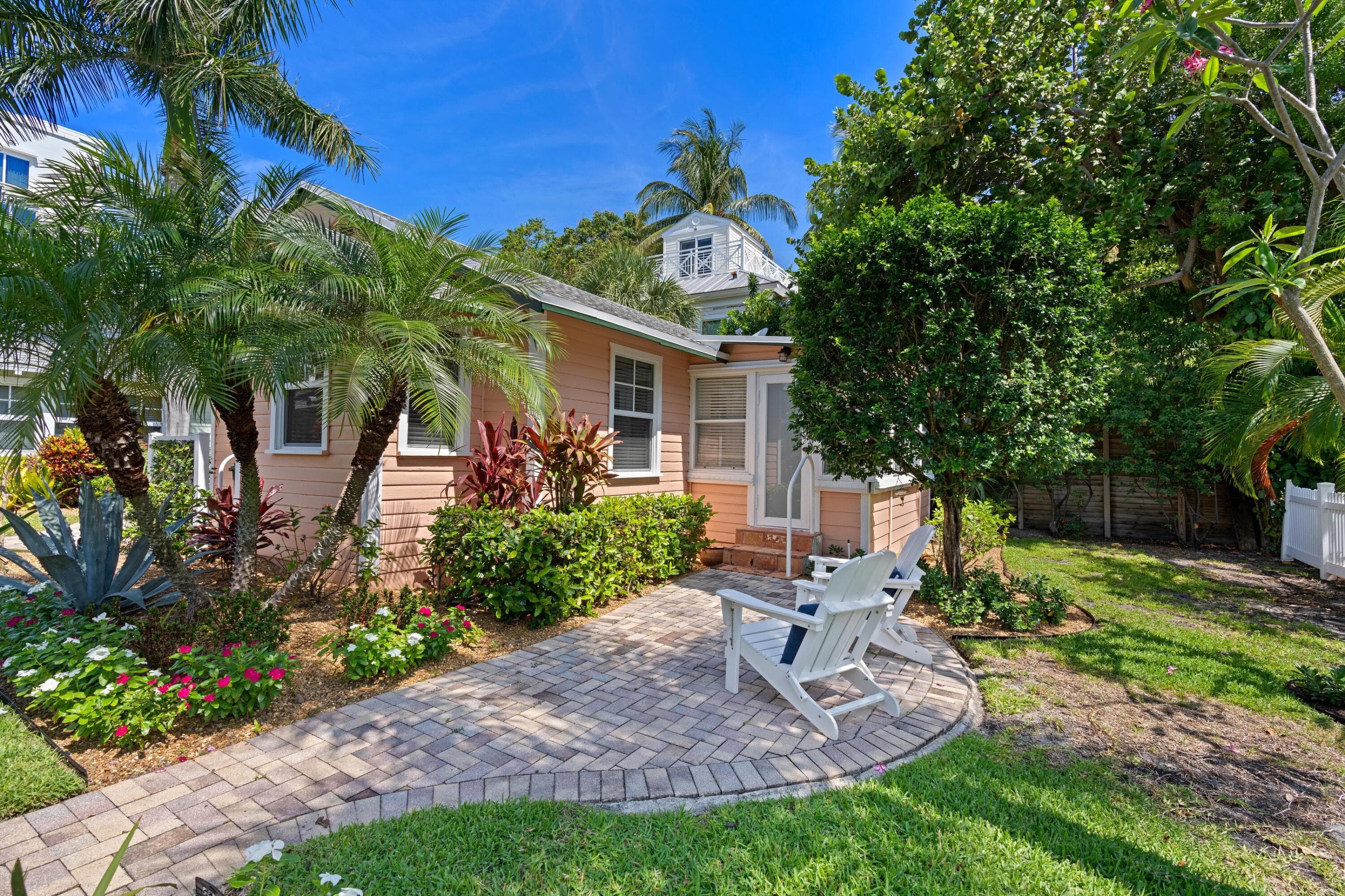 118 SE 7th Avenue, Delray Beach, FL 33483 — photo 1 of 17