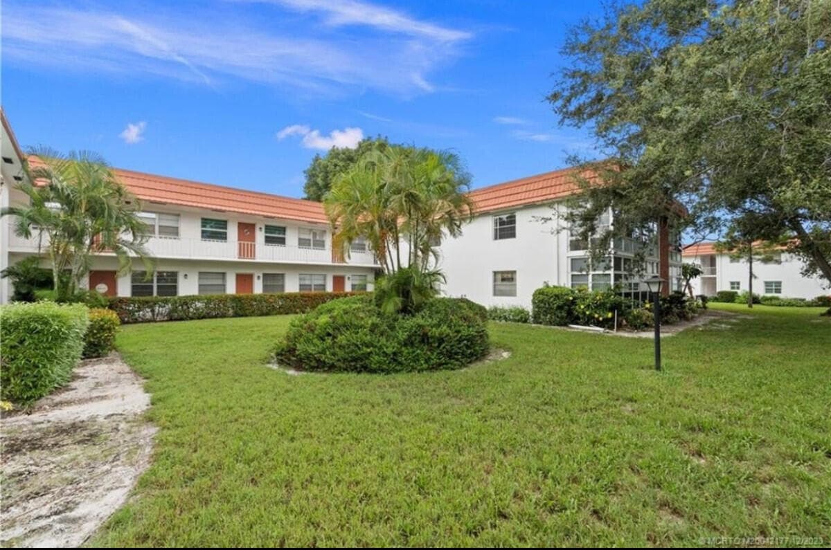 2600 SE Ocean Boulevard B7, Stuart, FL 34996 — photo 1 of 6