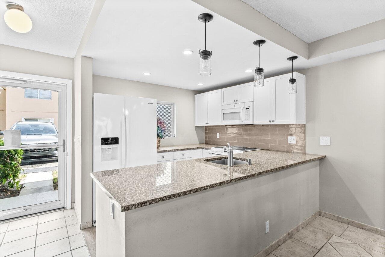 2191 NE 1st Court Apt 106, Boynton Beach, FL 33435 — photo 1 of 24
