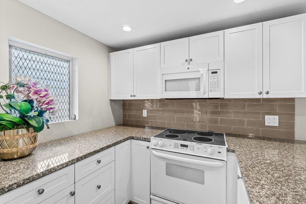 2191 NE 1st Court Apt 106, Boynton Beach, FL 33435 — photo 4 of 24