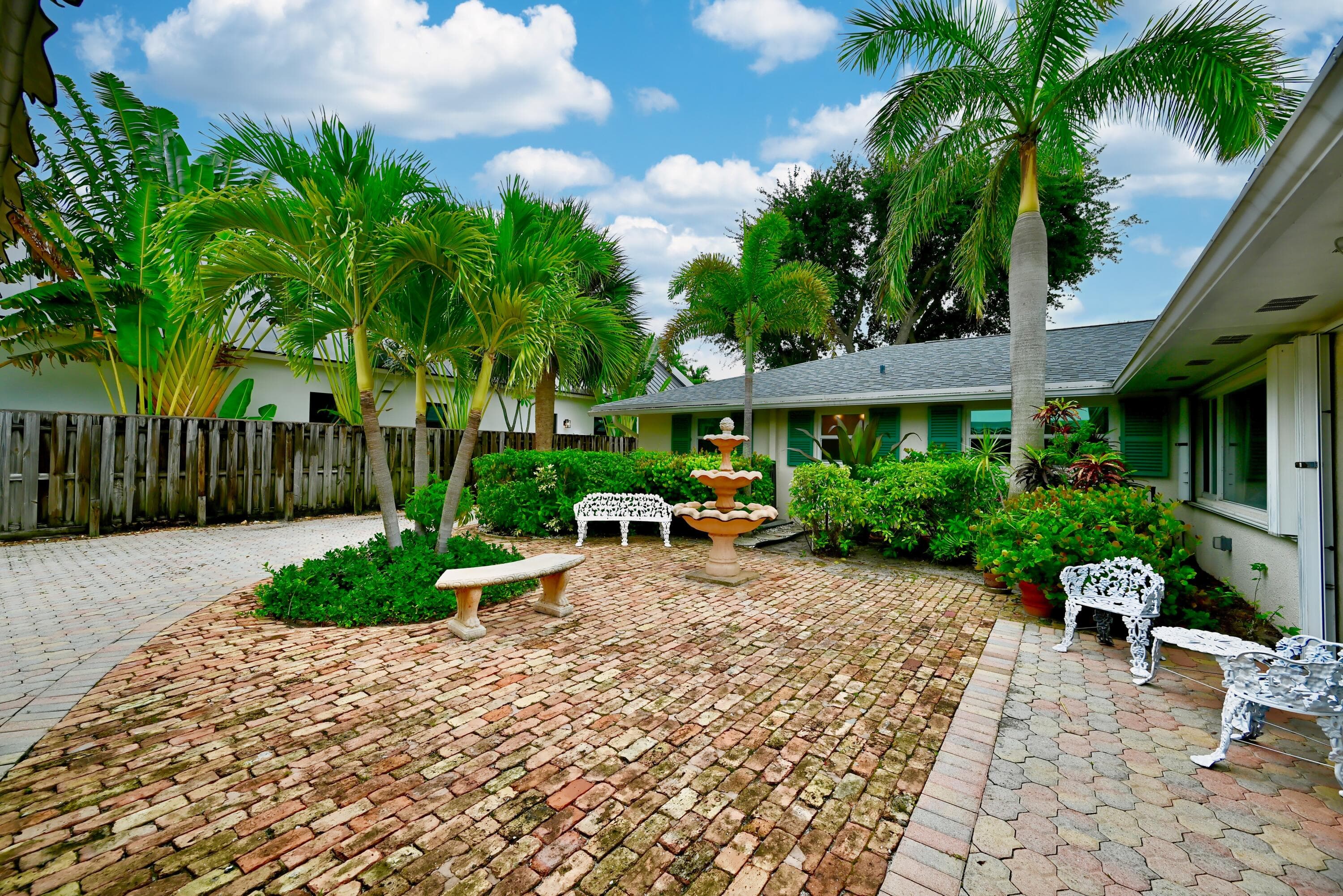 129 Alhambra Place, West Palm Beach, FL 33405 — photo 32 of 41