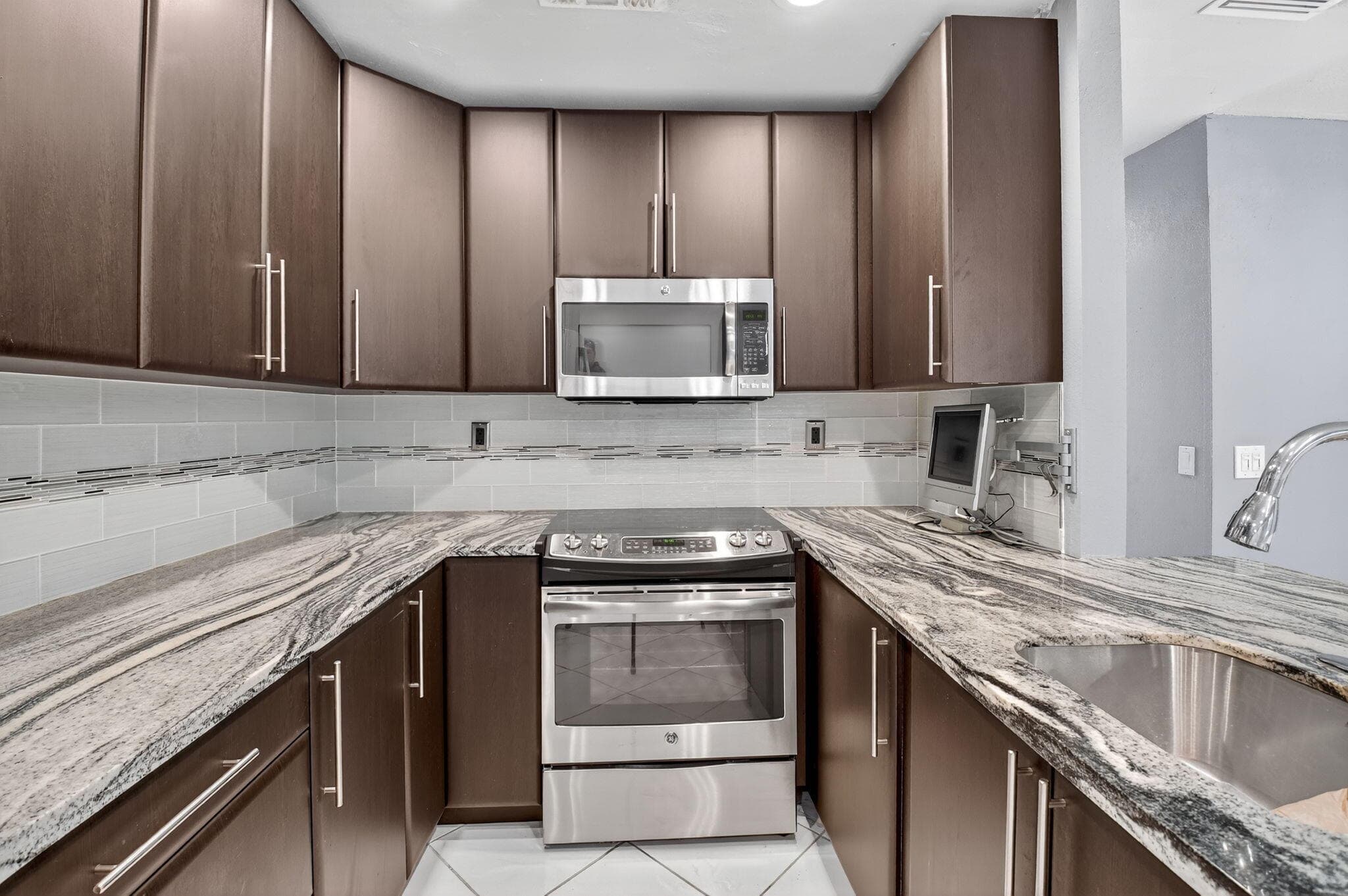 624 Flanders M, Delray Beach, FL 33484 — photo 10 of 44